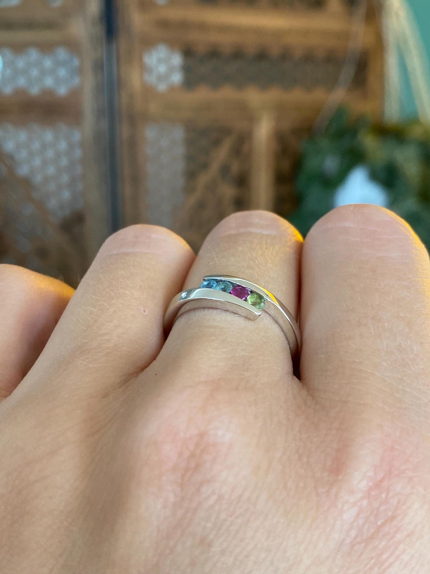 Vintage Solid 10k White Gold Peridot Ruby Aquamarine Topaz Ring - Size 7