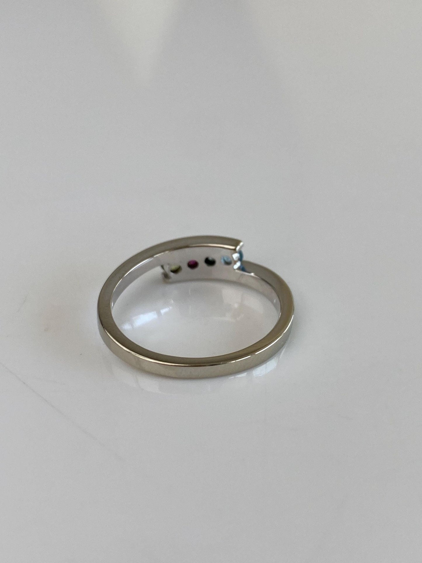 Vintage Solid 10k White Gold Peridot Ruby Aquamarine Topaz Ring - Size 7