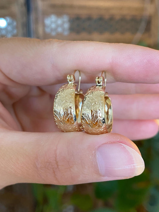 Vintage Solid 14k Yellow Gold Engraved Floral Hoop Earrings
