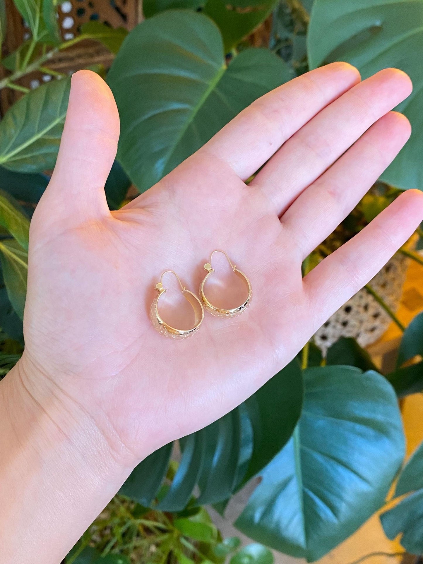 Vintage Solid 14k Yellow Gold Engraved Floral Hoop Earrings