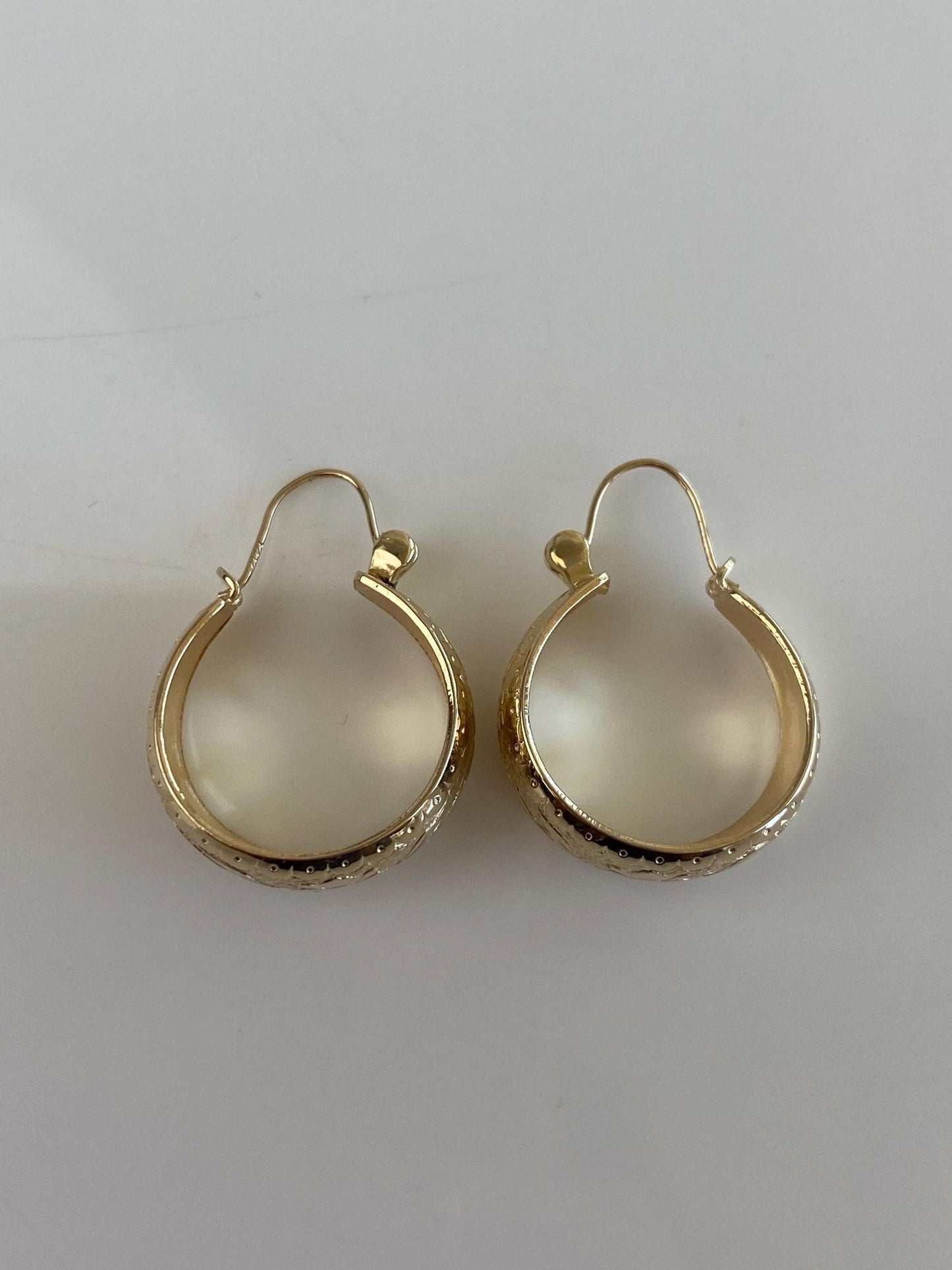 Vintage Solid 14k Yellow Gold Engraved Floral Hoop Earrings