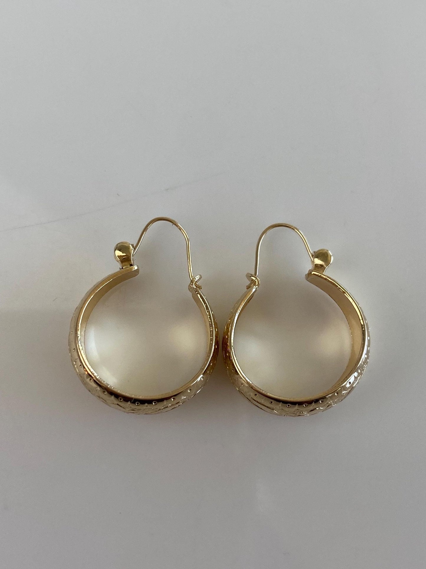 Vintage Solid 14k Yellow Gold Engraved Floral Hoop Earrings