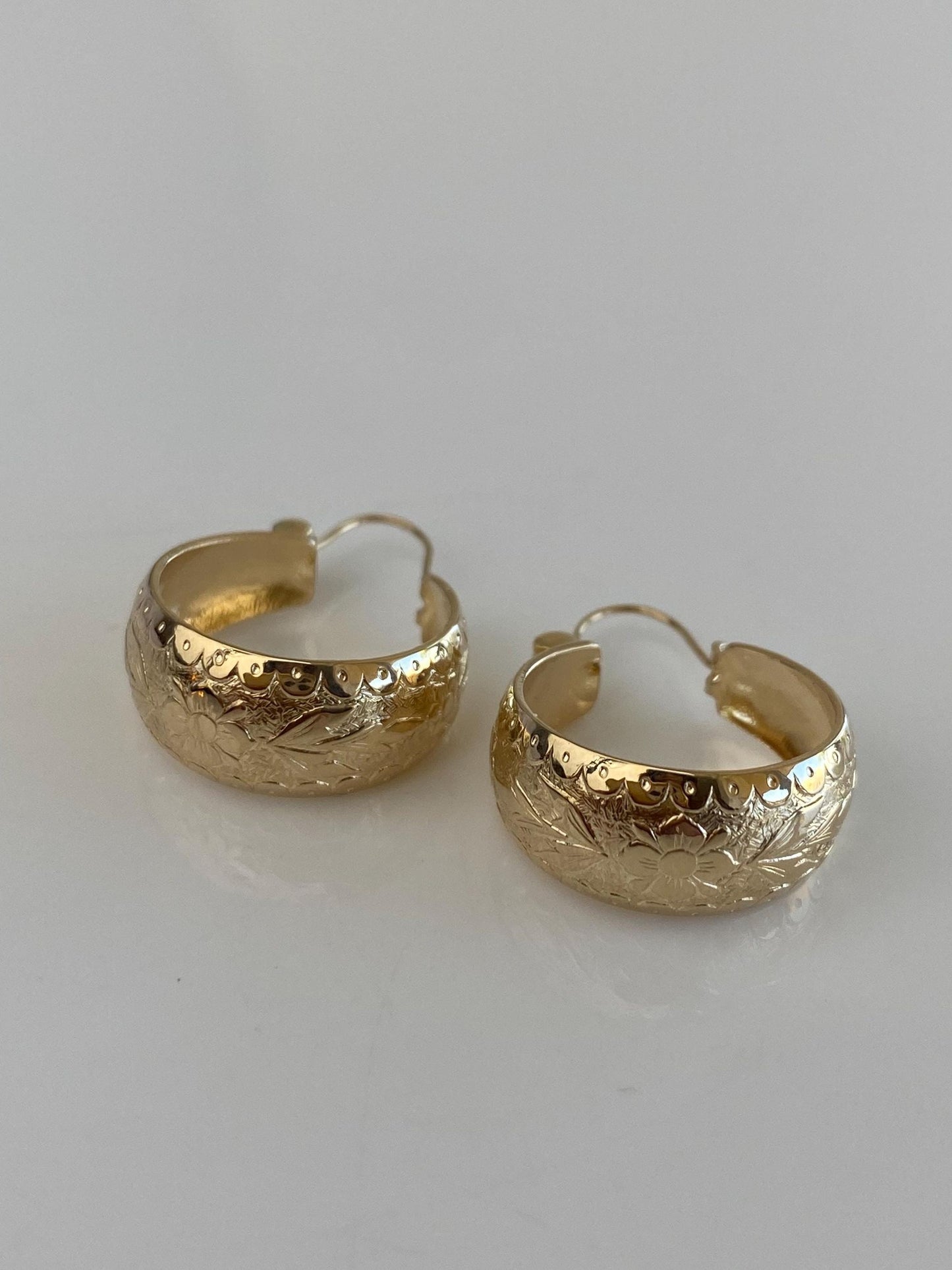 Vintage Solid 14k Yellow Gold Engraved Floral Hoop Earrings