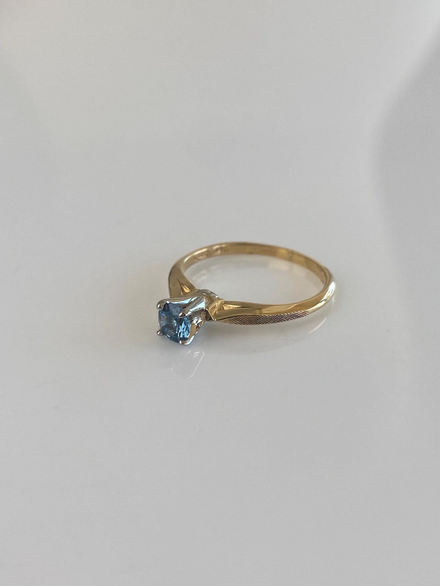 Solid 18k White & Yellow Gold Topaz Ring - Size 3.75