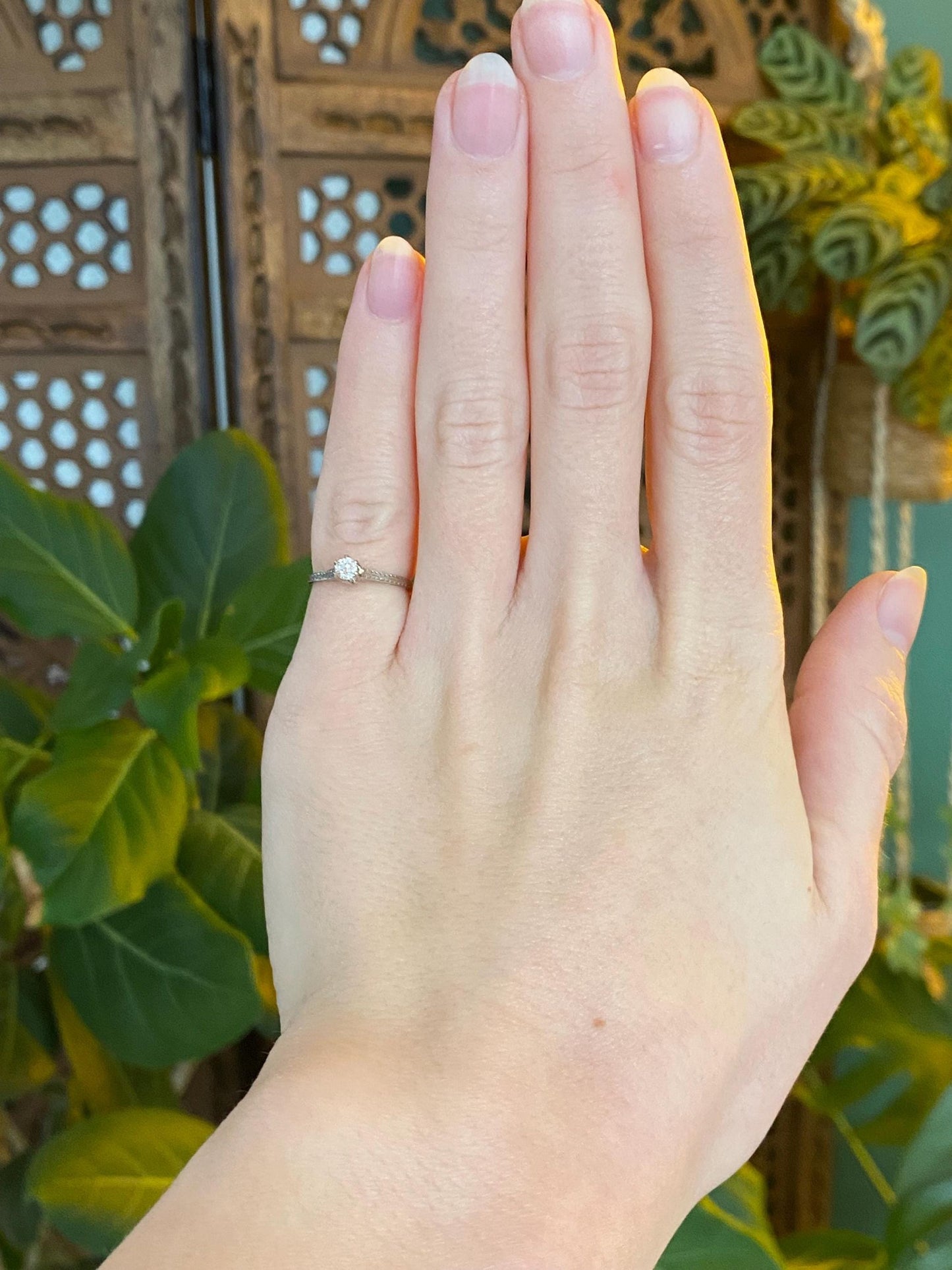 Vintage Solid 18k White Gold Diamond Designed Ring - Size 2.5