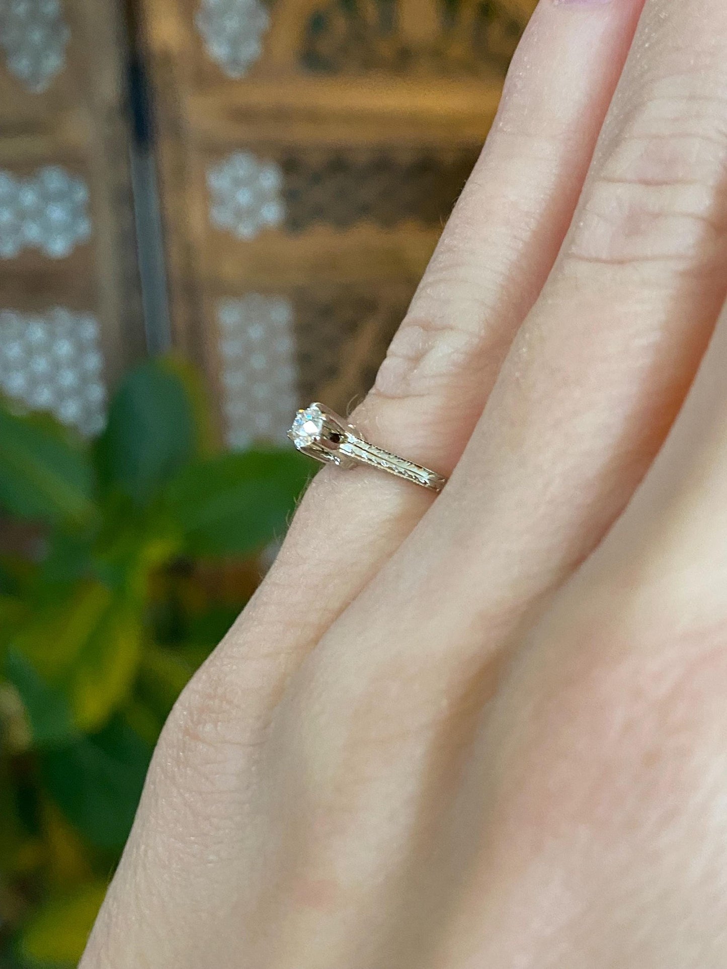 Vintage Solid 18k White Gold Diamond Designed Ring - Size 2.5