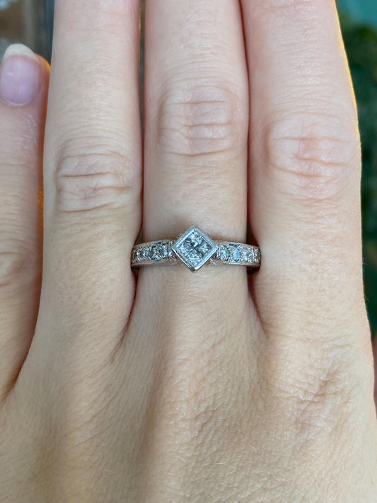 Vintage Solid Platinum Diamonds Designed Ring - Size 8.5