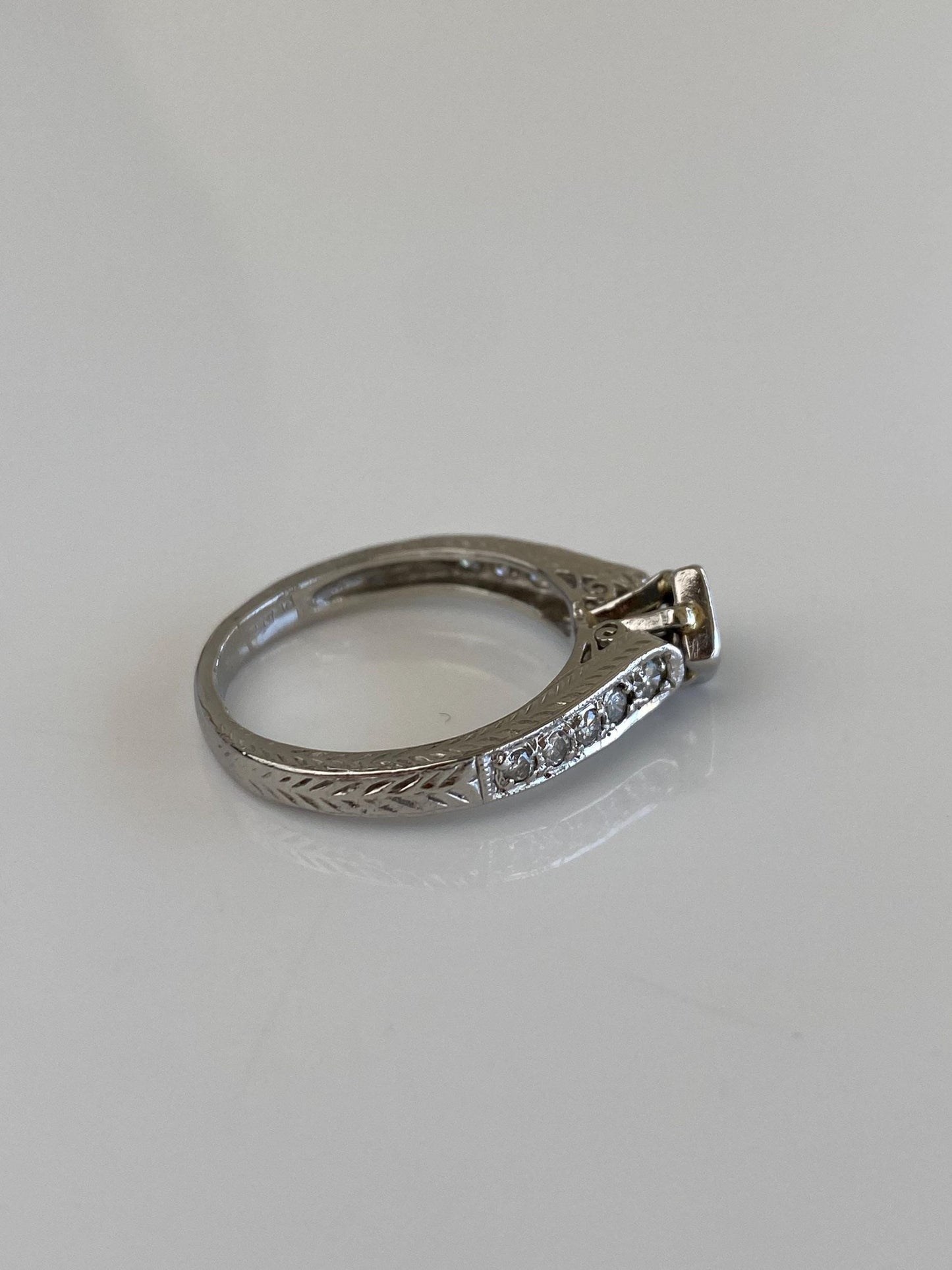 Vintage Solid Platinum Diamonds Designed Ring - Size 8.5