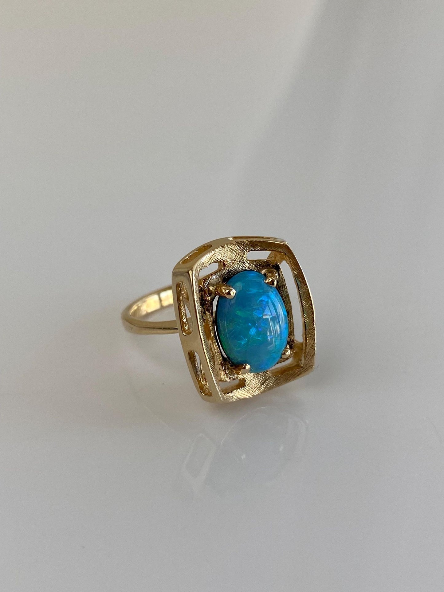 Vintage Solid 14k Yellow Gold Opal Ring - Size 5