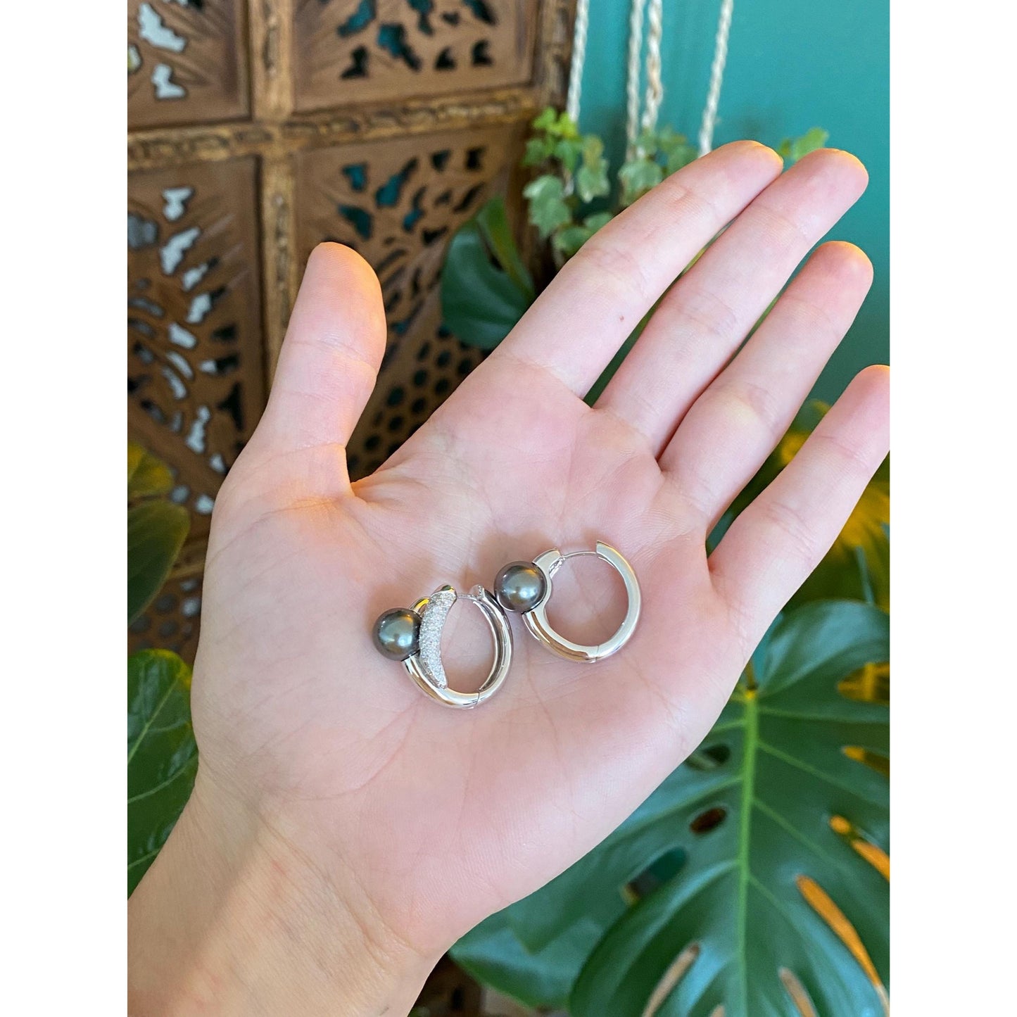 Vintage Solid 18k White Gold Diamond Peacock Pearl Hoop Earrings