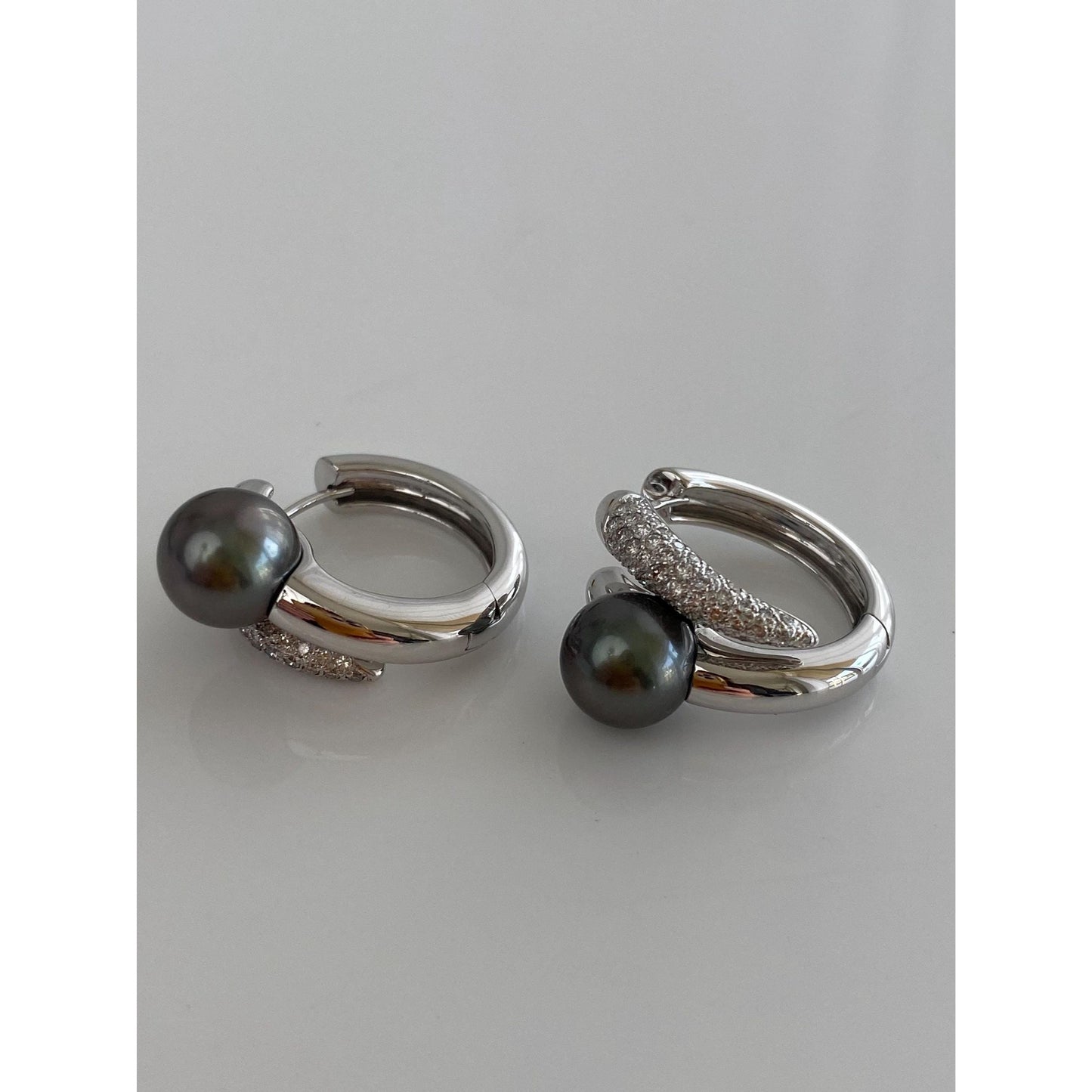 Vintage Solid 18k White Gold Diamond Peacock Pearl Hoop Earrings