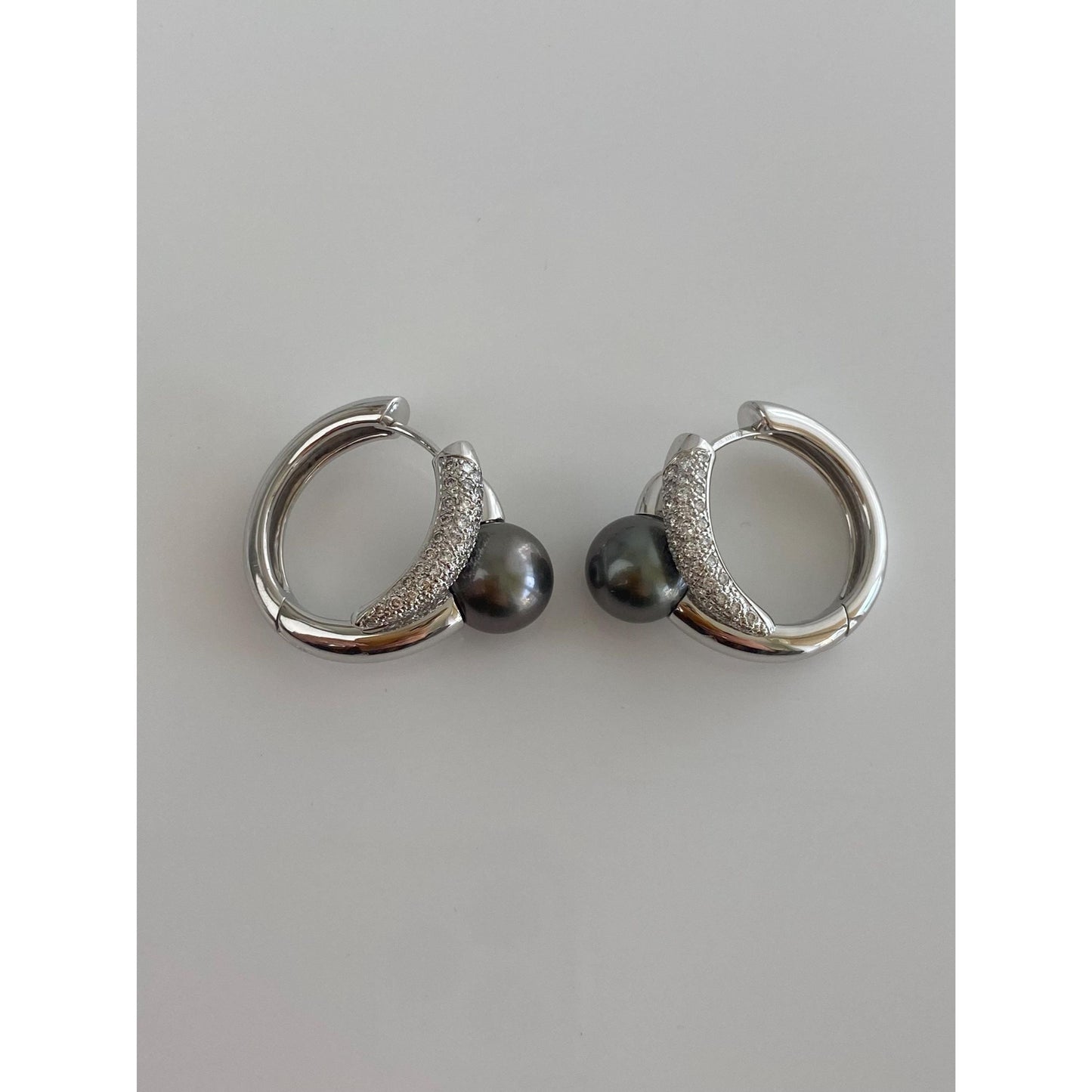 Vintage Solid 18k White Gold Diamond Peacock Pearl Hoop Earrings