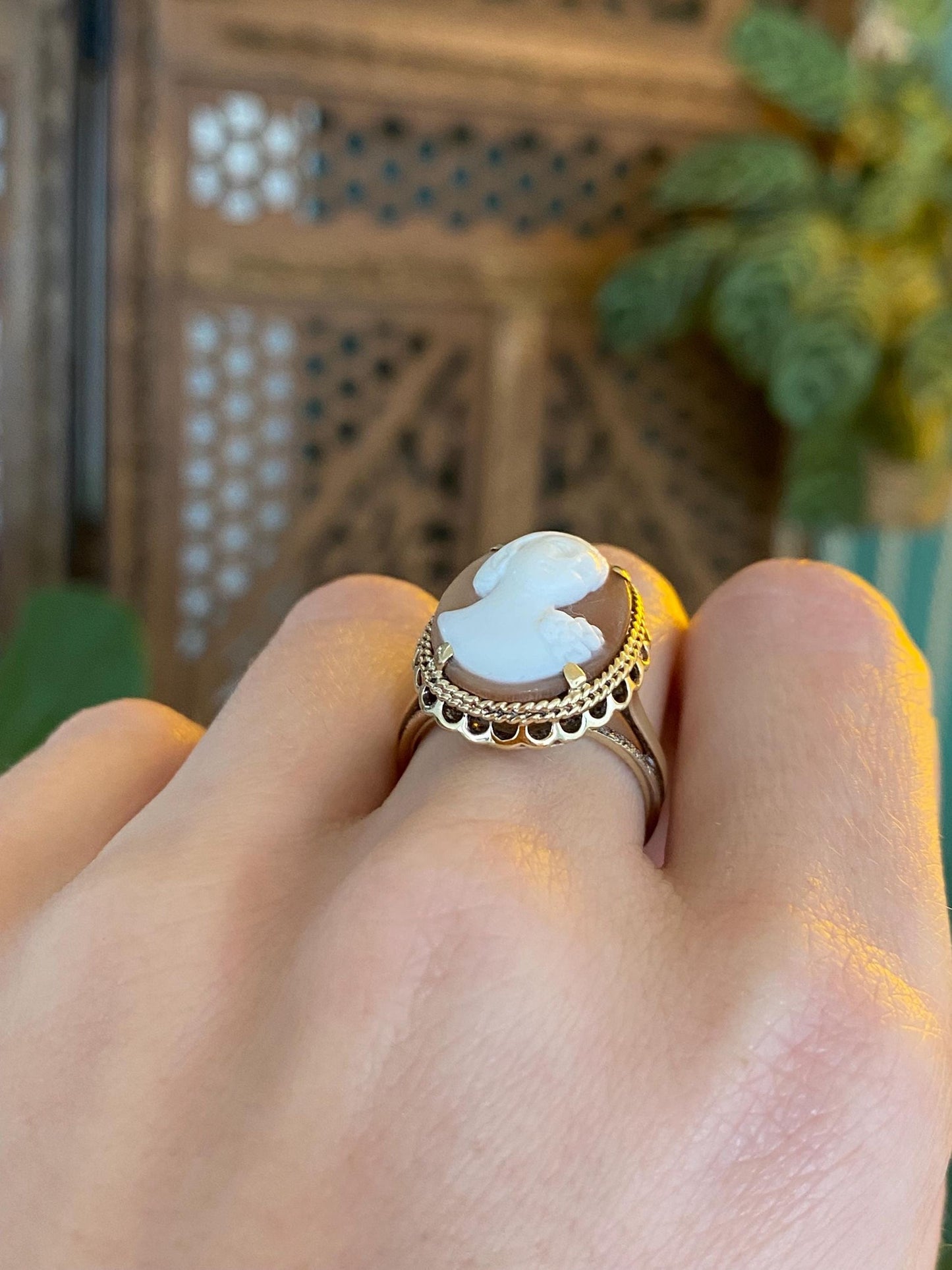 Vintage Solid 10k Yellow Gold Cameo Ring - Size 7.25