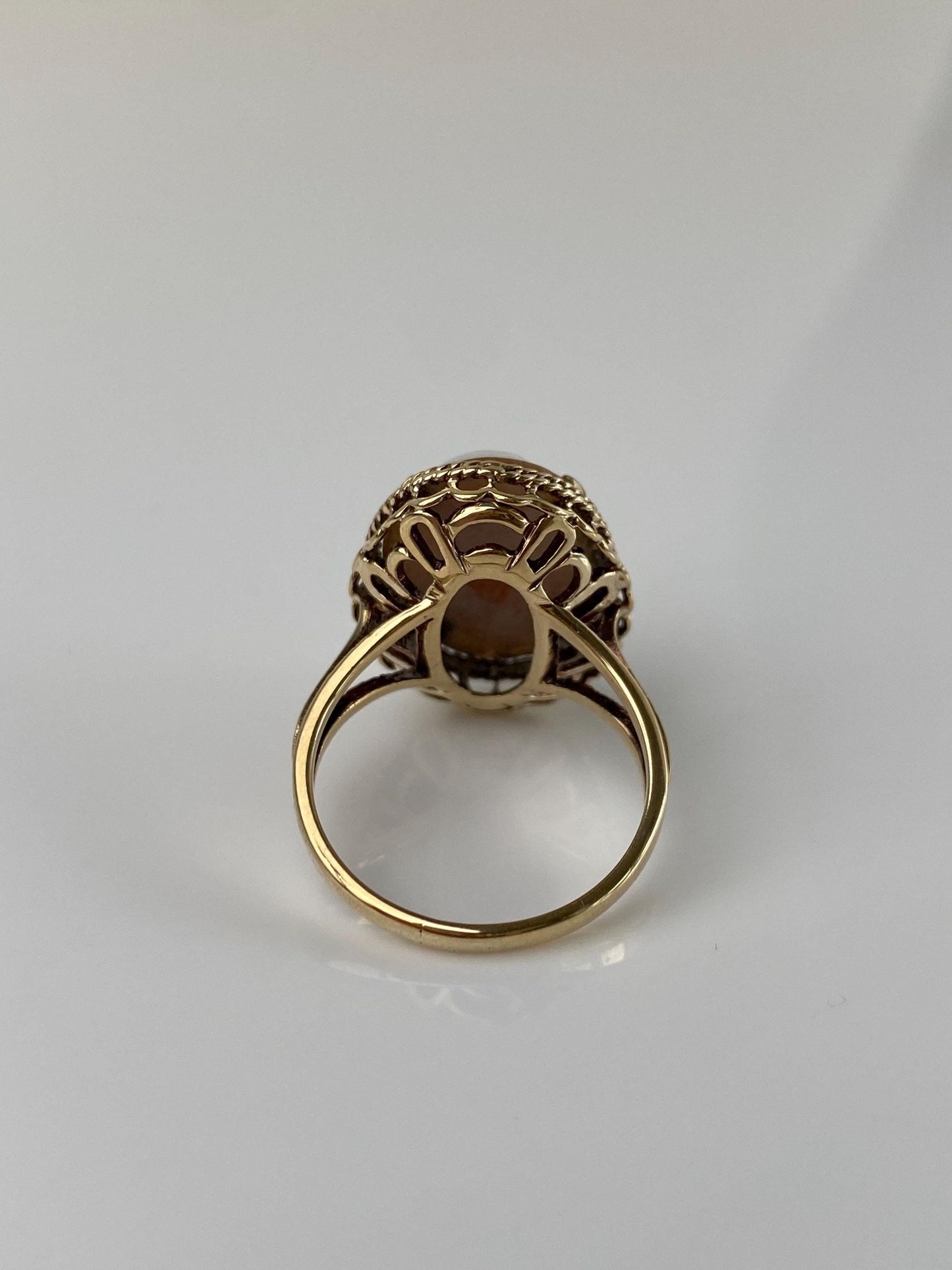 Vintage Solid 10k Yellow Gold Cameo Ring - Size 7.25