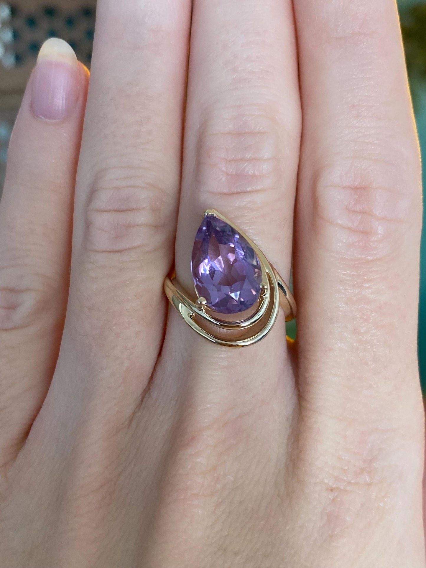 Vintage Solid 14k Yellow Gold Amethyst Teardrop Twist Ring - Size 6