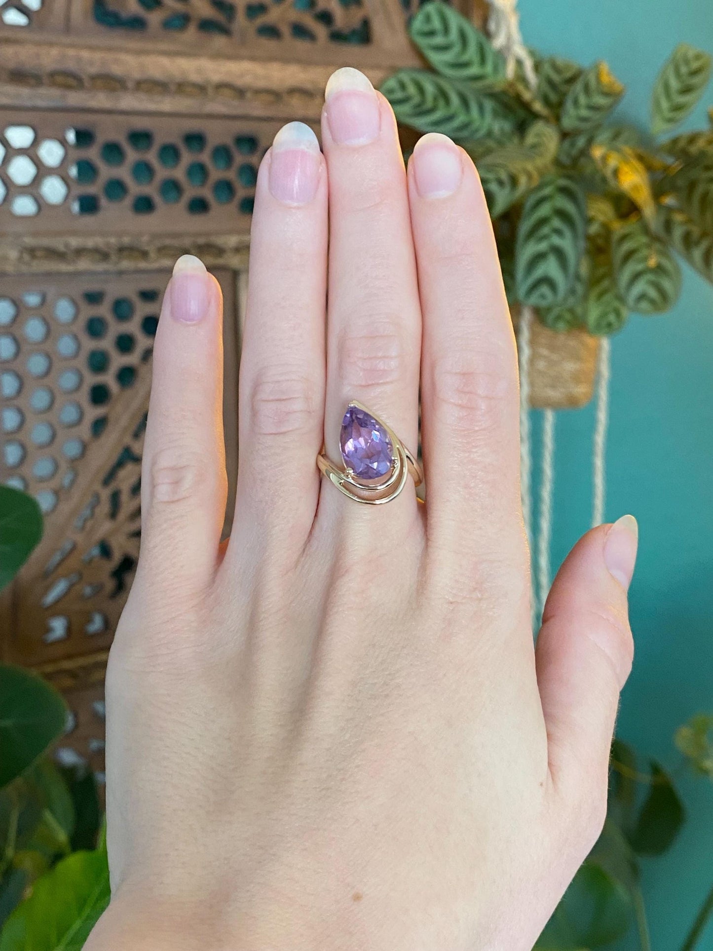 Vintage Solid 14k Yellow Gold Amethyst Teardrop Twist Ring - Size 6
