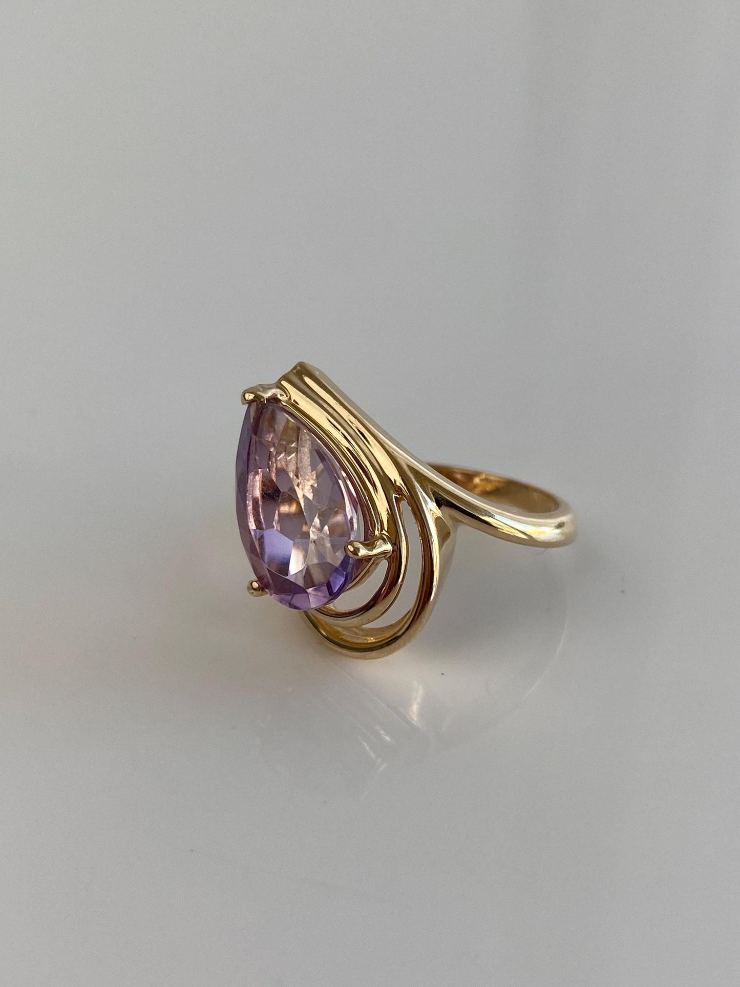Vintage Solid 14k Yellow Gold Amethyst Teardrop Twist Ring - Size 6