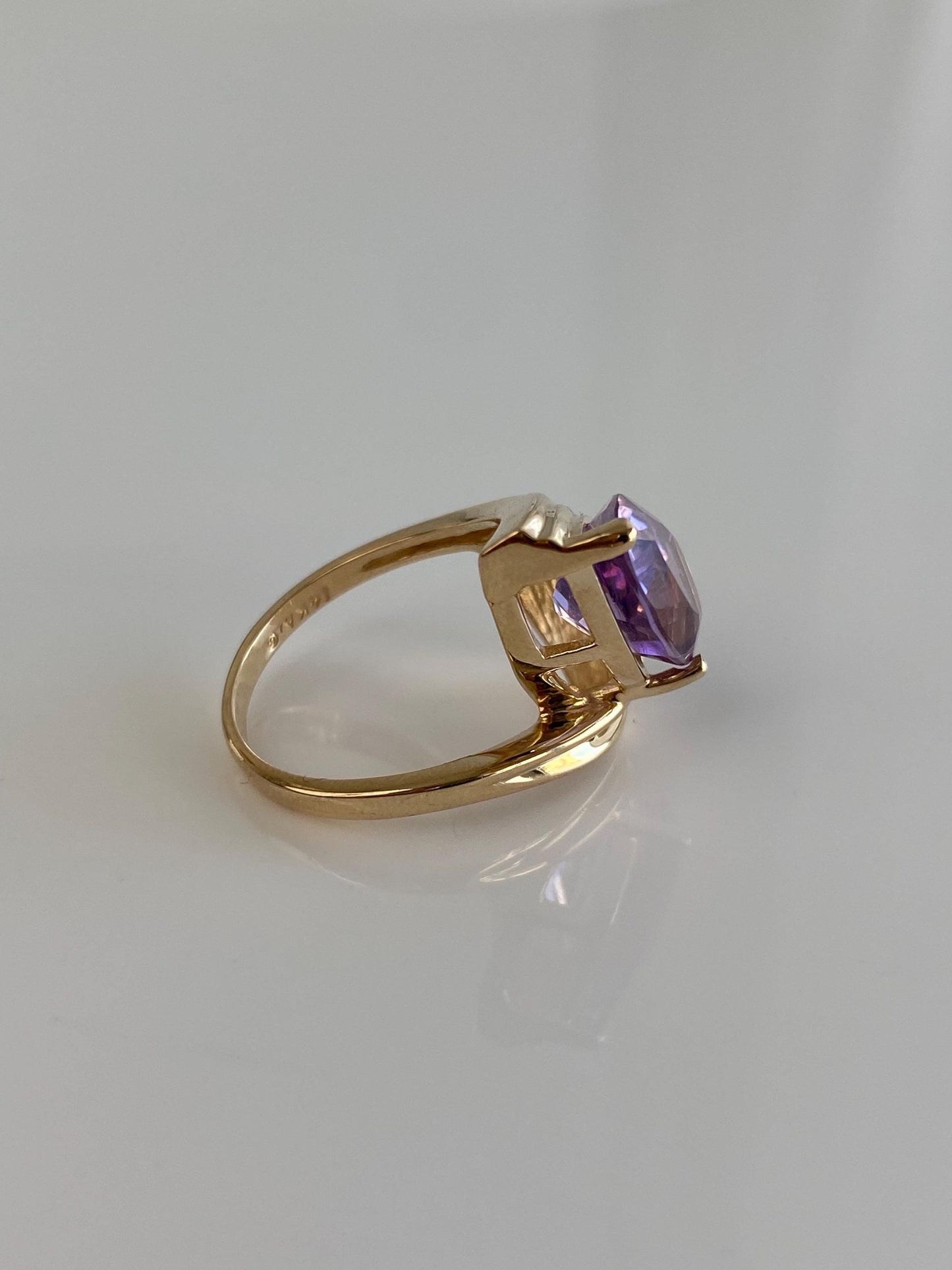 Vintage Solid 14k Yellow Gold Amethyst Teardrop Twist Ring - Size 6