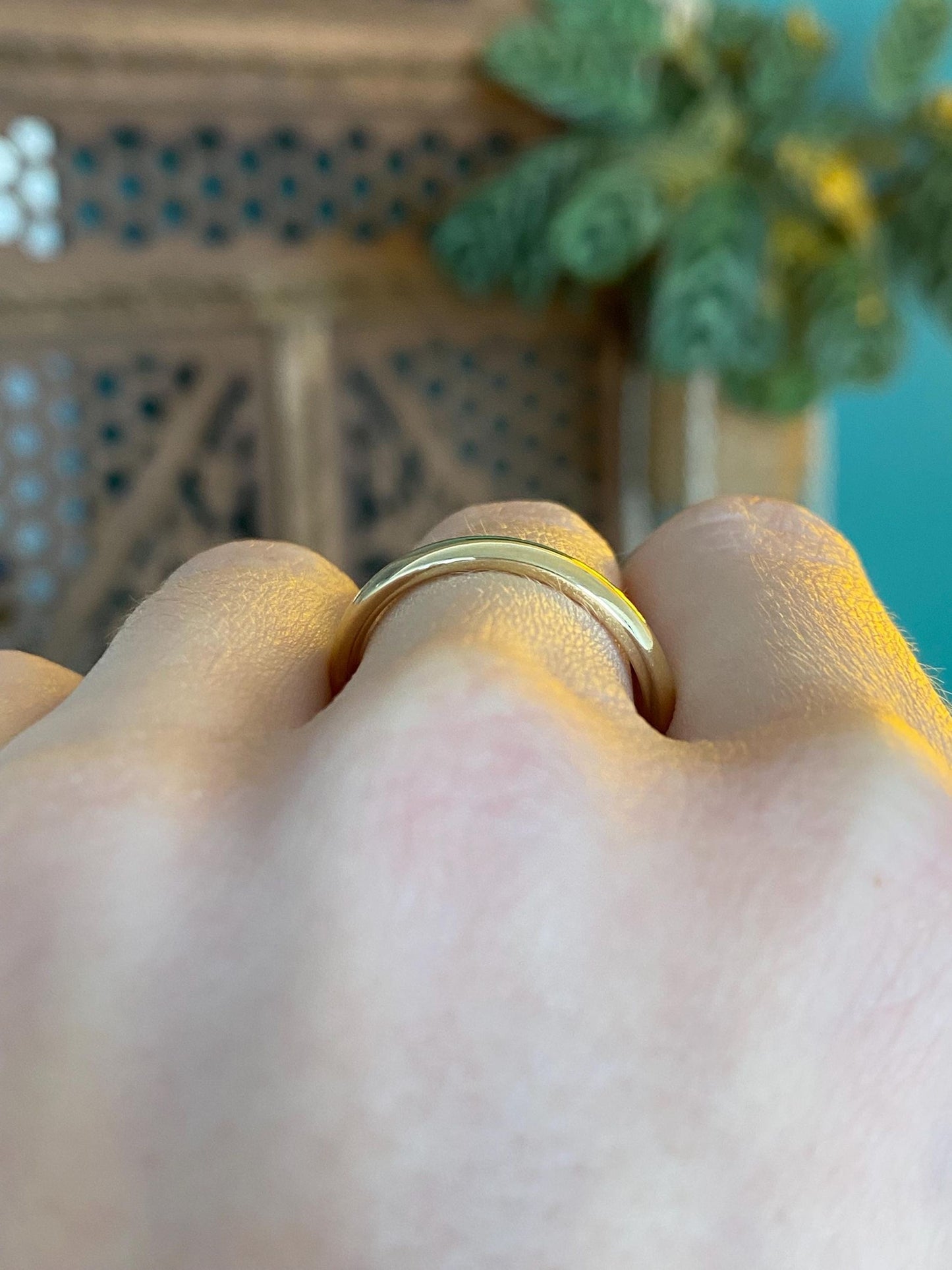 Vintage Solid 18k Yellow Gold Ring Band - Size 9