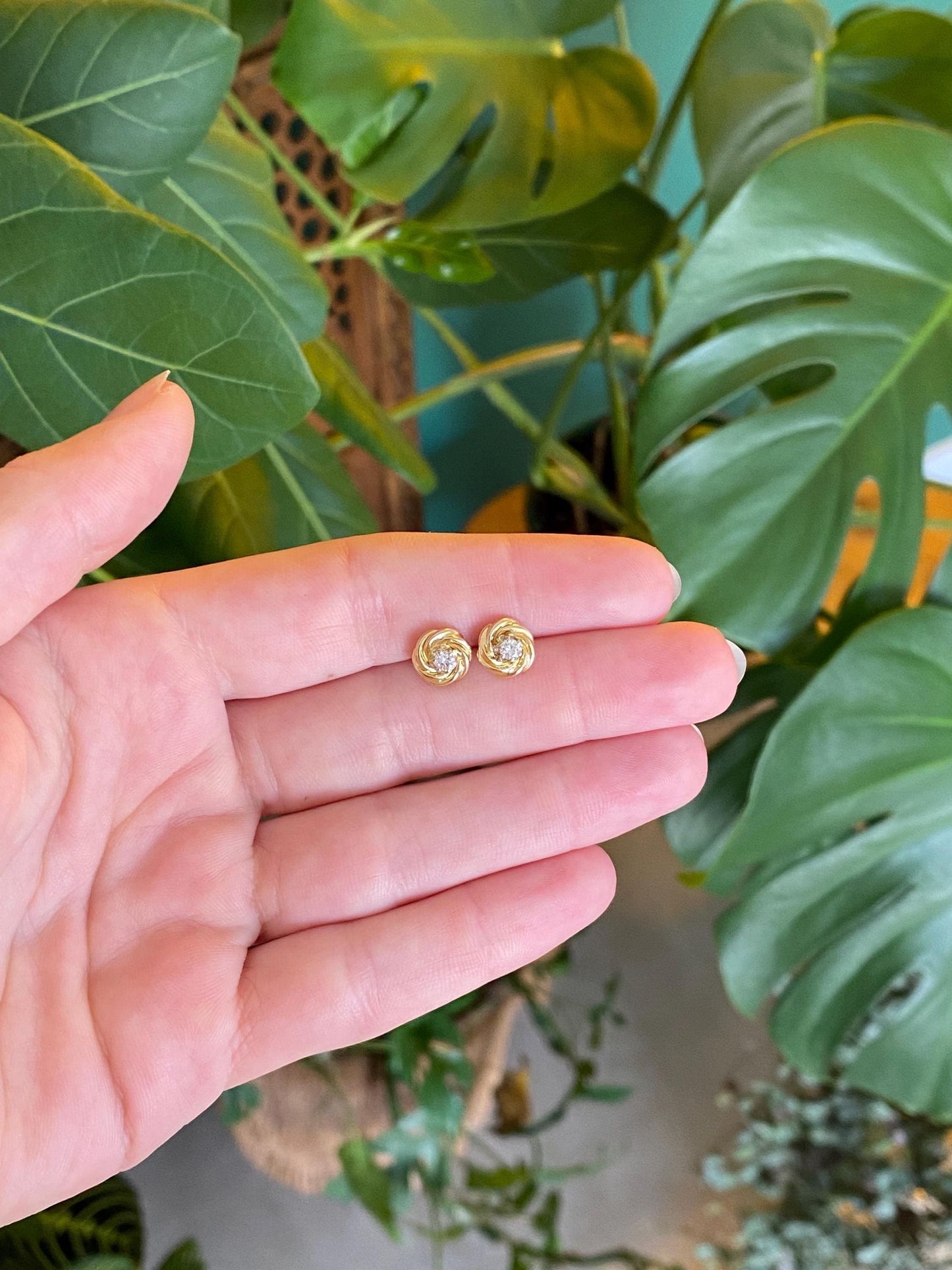 Vintage Solid 18k Yellow Gold Clear Sapphire Stud Earrings