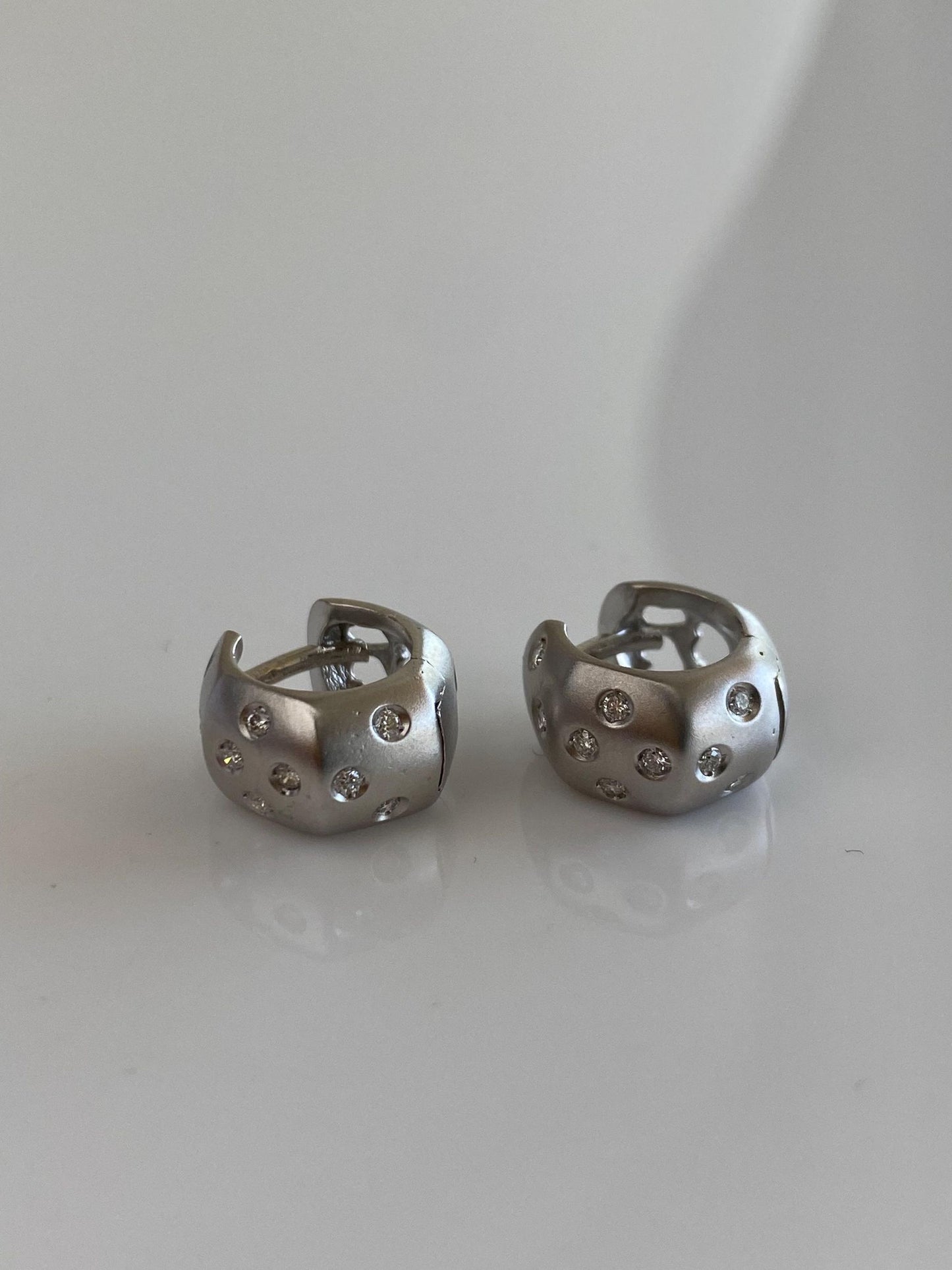 Vintage Solid 18k White Gold Diamond Satin Little Huggie Hoop Earrings