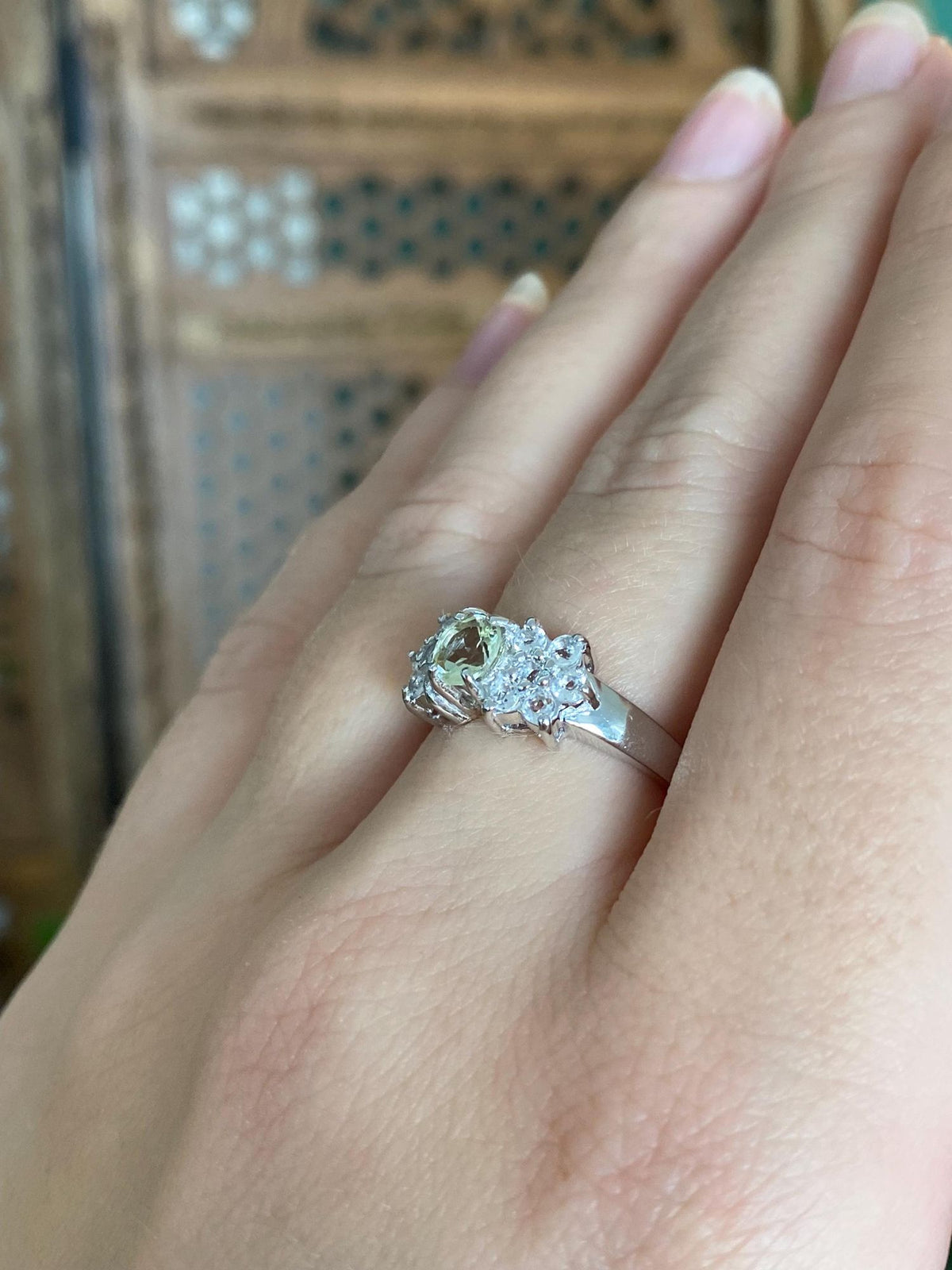 Vintage Solid 14k White Gold Light Green Quartz Clear Spinel Ring - Size 6.75