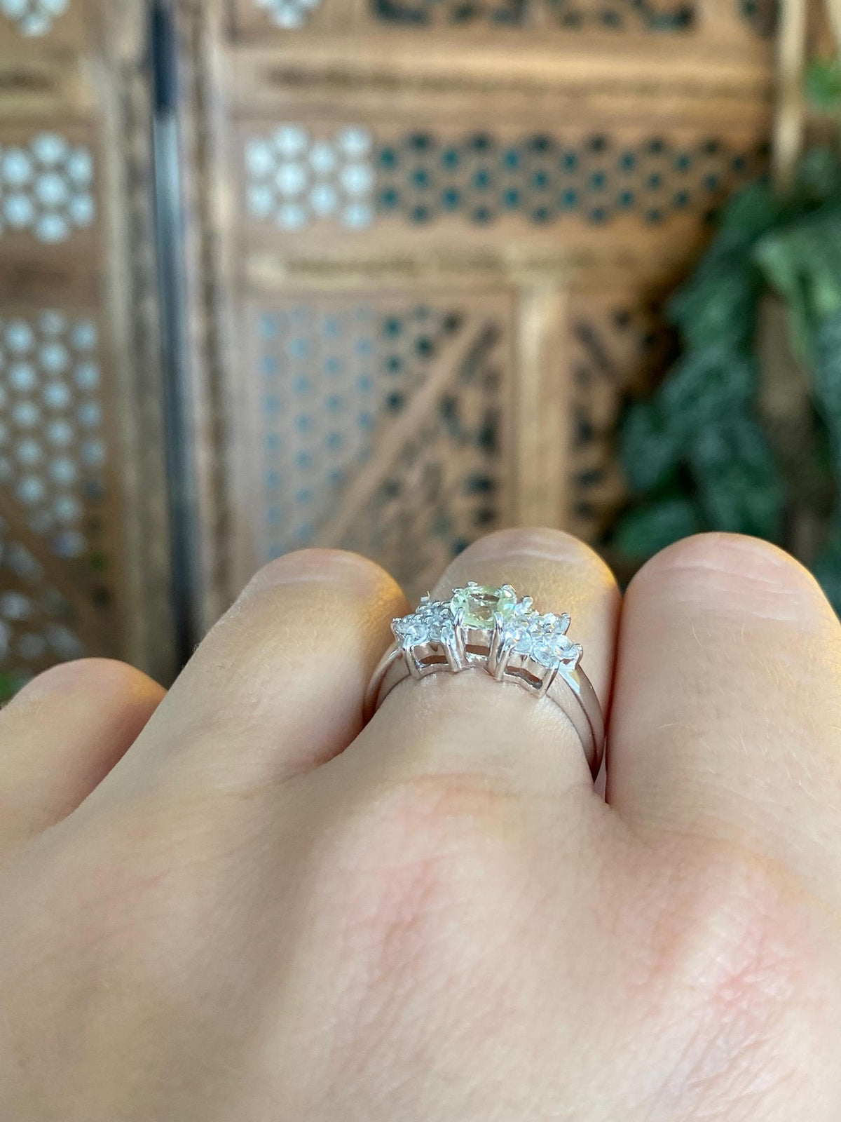 Vintage Solid 14k White Gold Light Green Quartz Clear Spinel Ring - Size 6.75