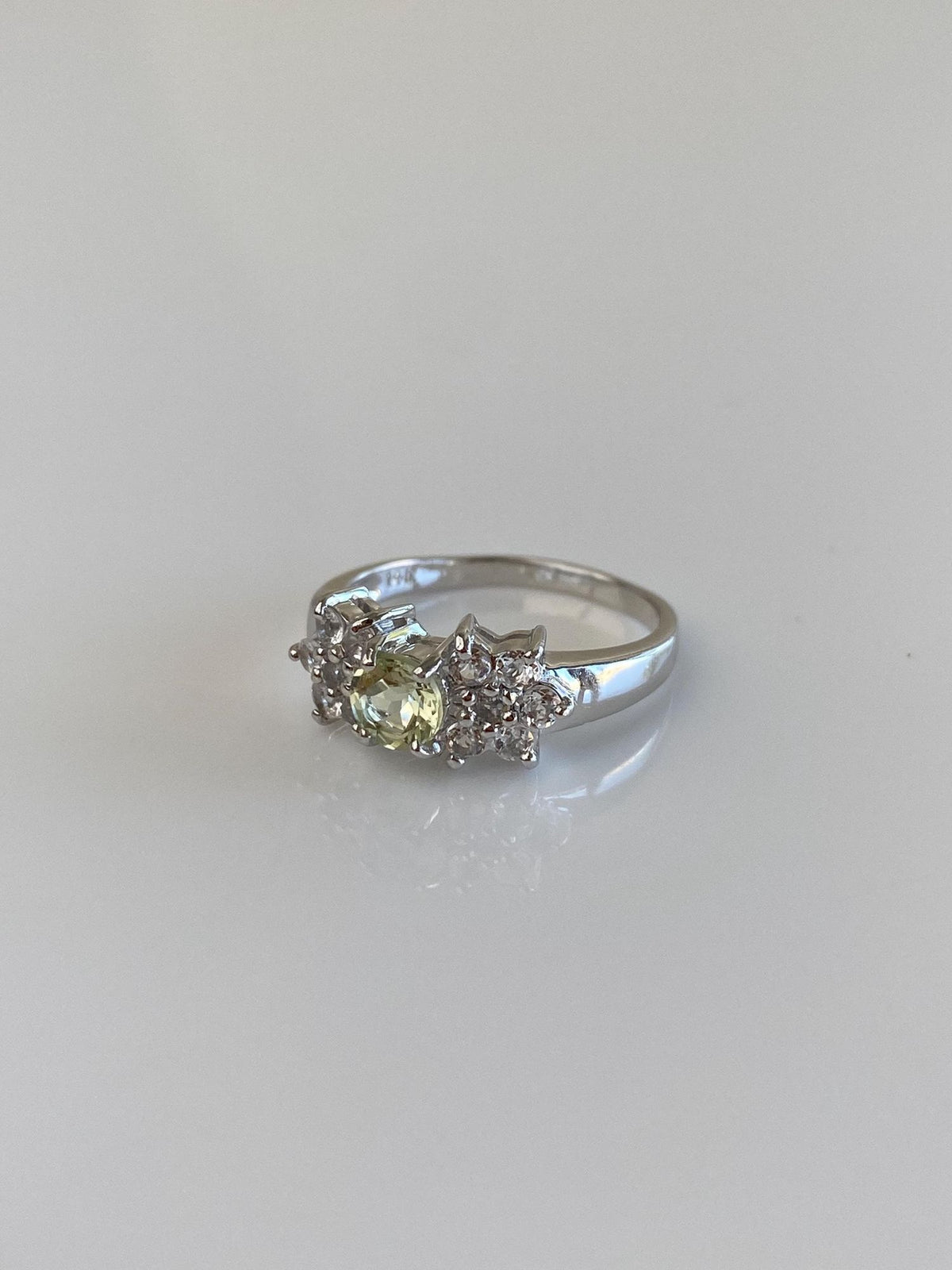 Vintage Solid 14k White Gold Light Green Quartz Clear Spinel Ring - Size 6.75