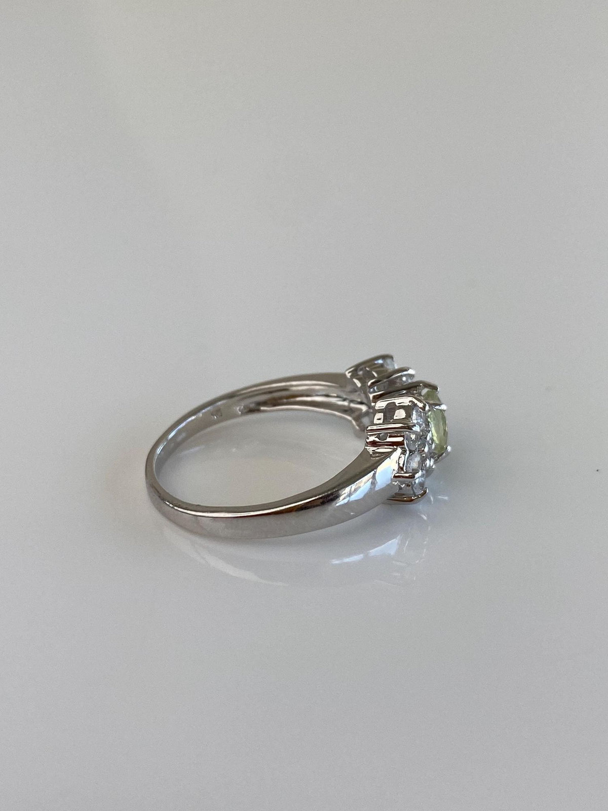 Vintage Solid 14k White Gold Light Green Quartz Clear Spinel Ring - Size 6.75