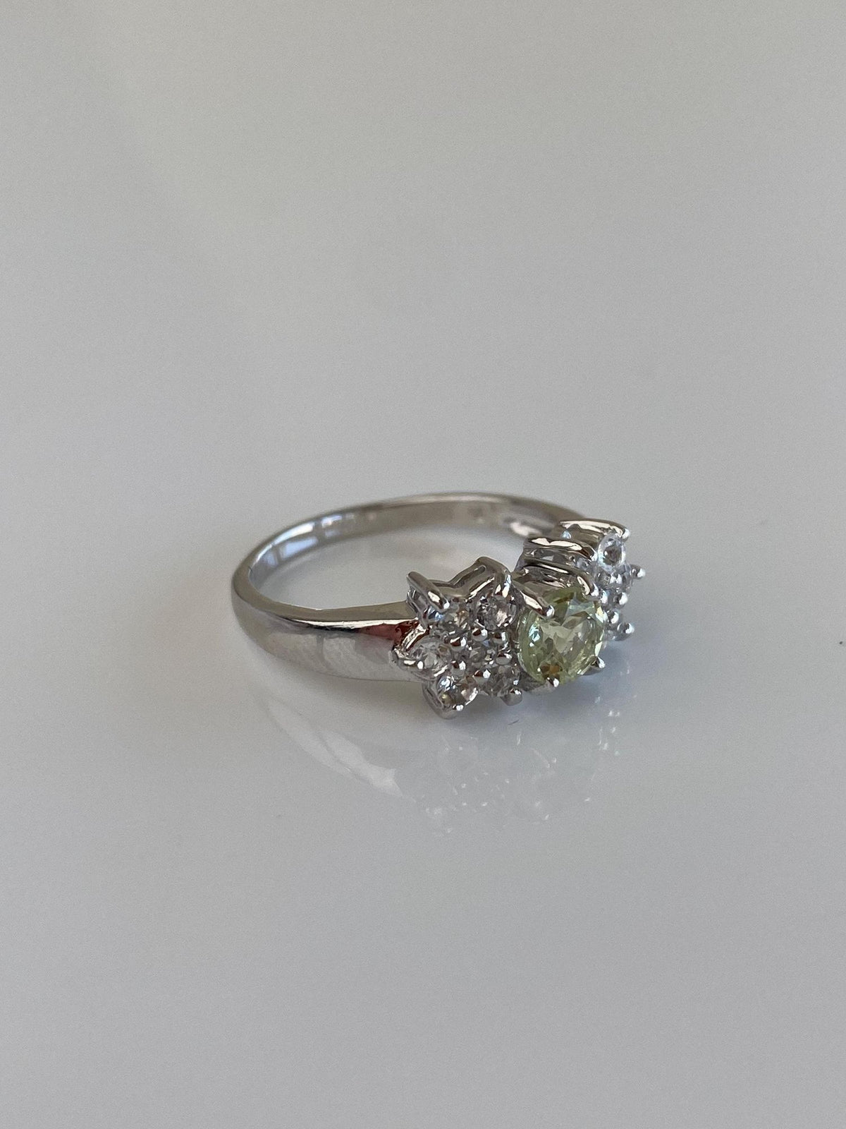 Vintage Solid 14k White Gold Light Green Quartz Clear Spinel Ring - Size 6.75