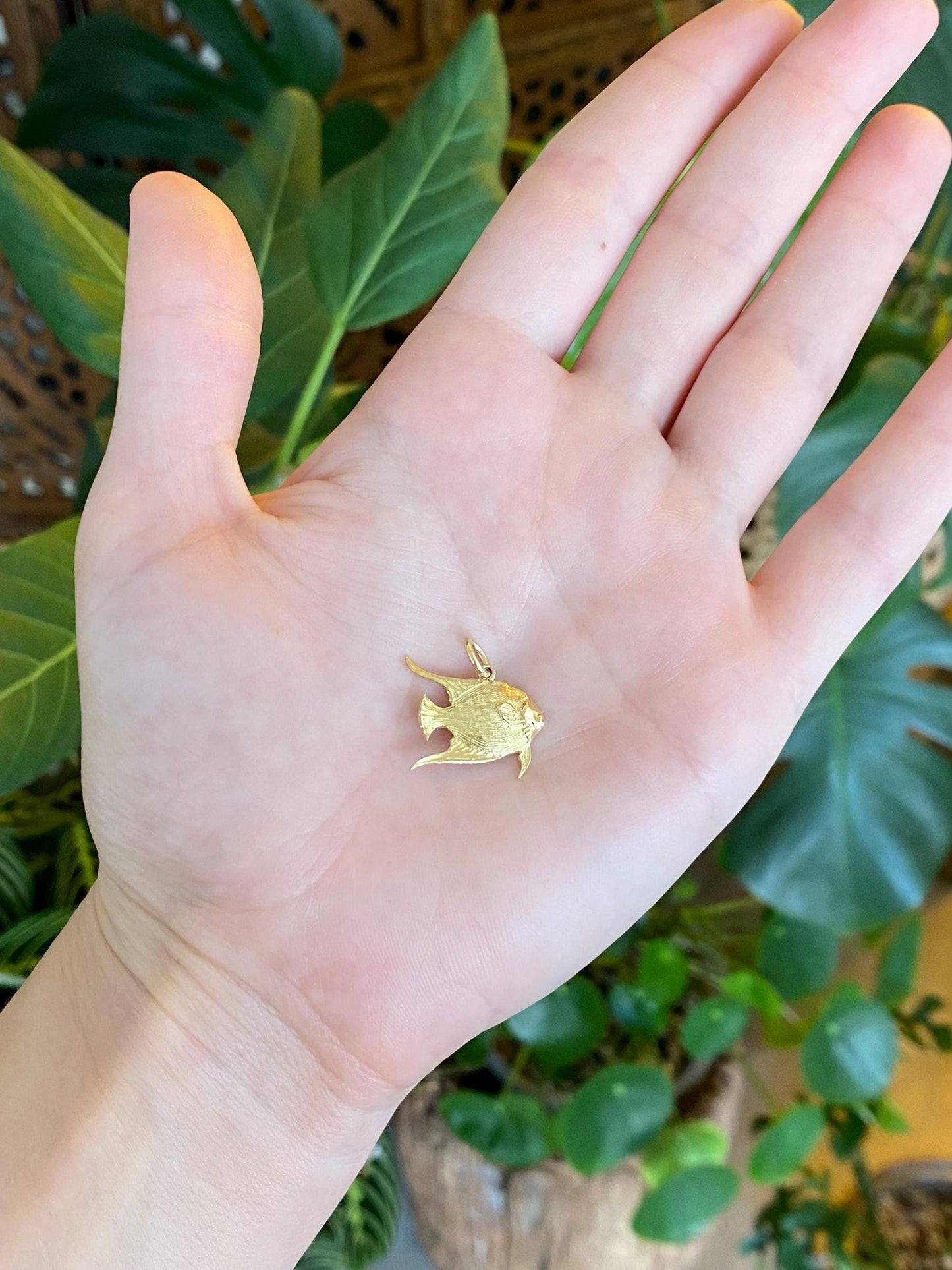 Vintage Solid 18k Yellow Gold Fish Charm