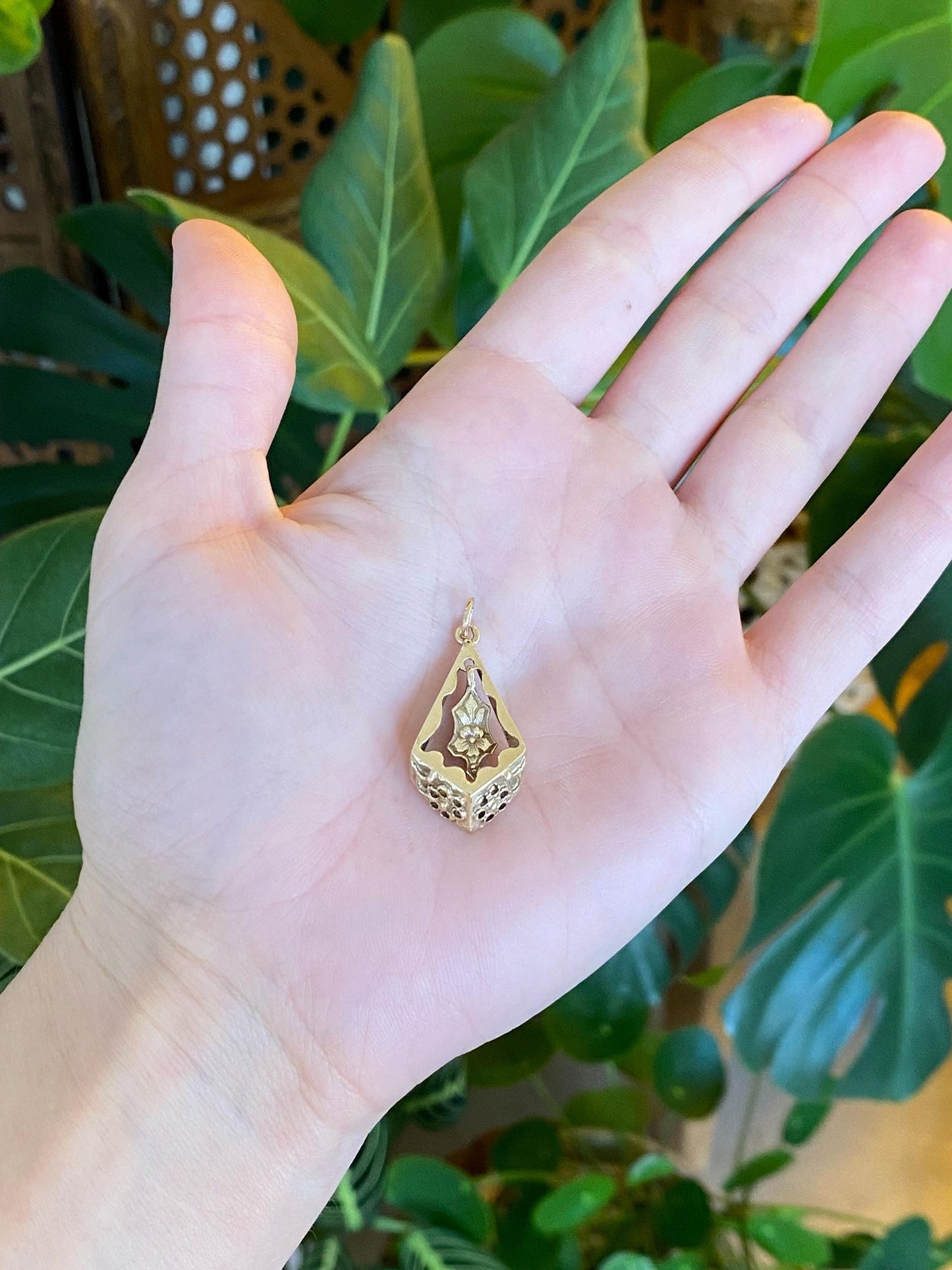 Vintage Solid 14k Yellow Gold Floral Dangle Diamond Shape Charm