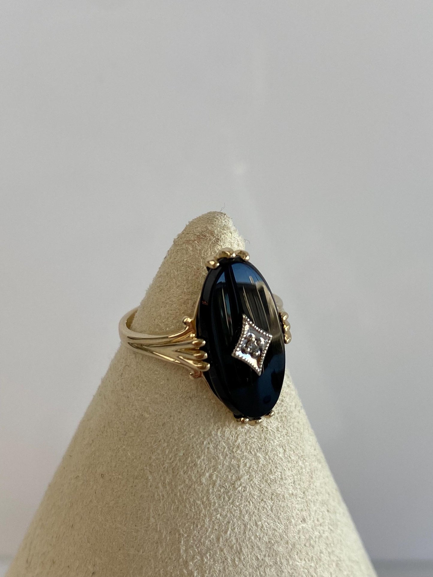 Vintage Solid 14k Yellow Gold Diamond Onyx Ring - Size 6