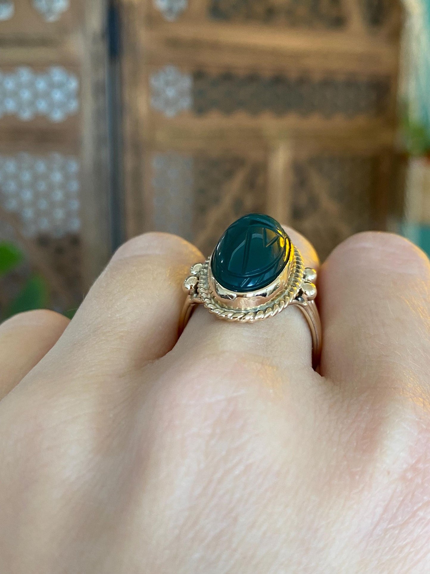 Vintage Solid 14k Yellow Gold Carved Green Chalcedony Scarab Ring - Size 7.75