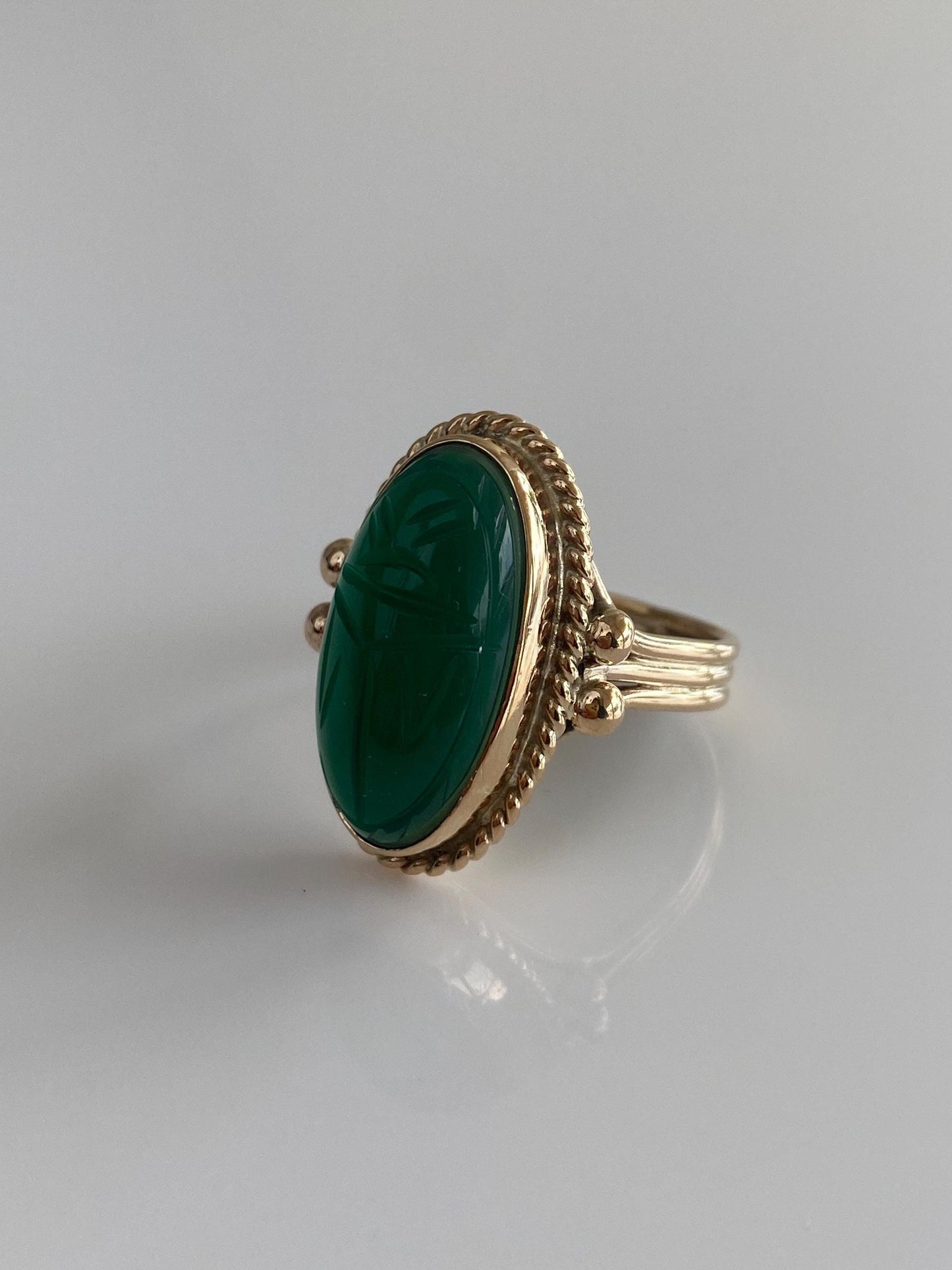 Vintage Solid 14k Yellow Gold Carved Green Chalcedony Scarab Ring - Size 7.75