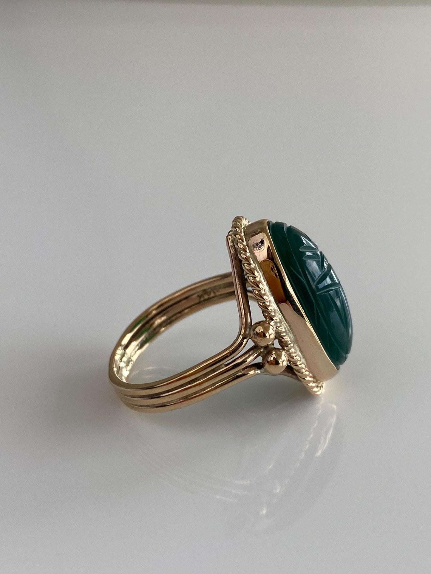 Vintage Solid 14k Yellow Gold Carved Green Chalcedony Scarab Ring - Size 7.75