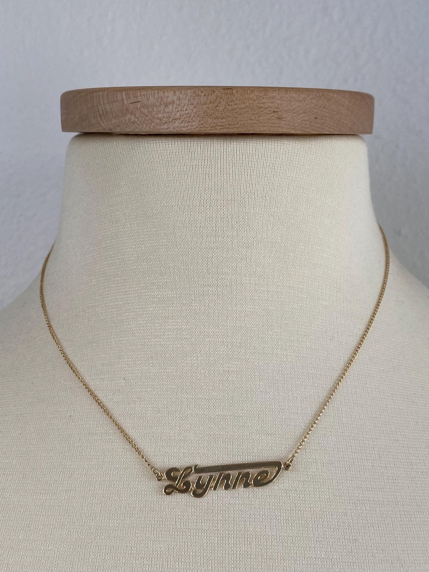 Vintage Solid 14k Yellow Gold 'Lynne' Nameplate Curb Chain Necklace - 17 inches