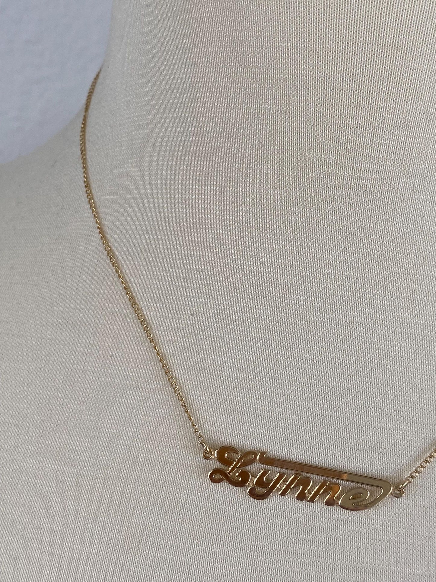 Vintage Solid 14k Yellow Gold 'Lynne' Nameplate Curb Chain Necklace - 17 inches