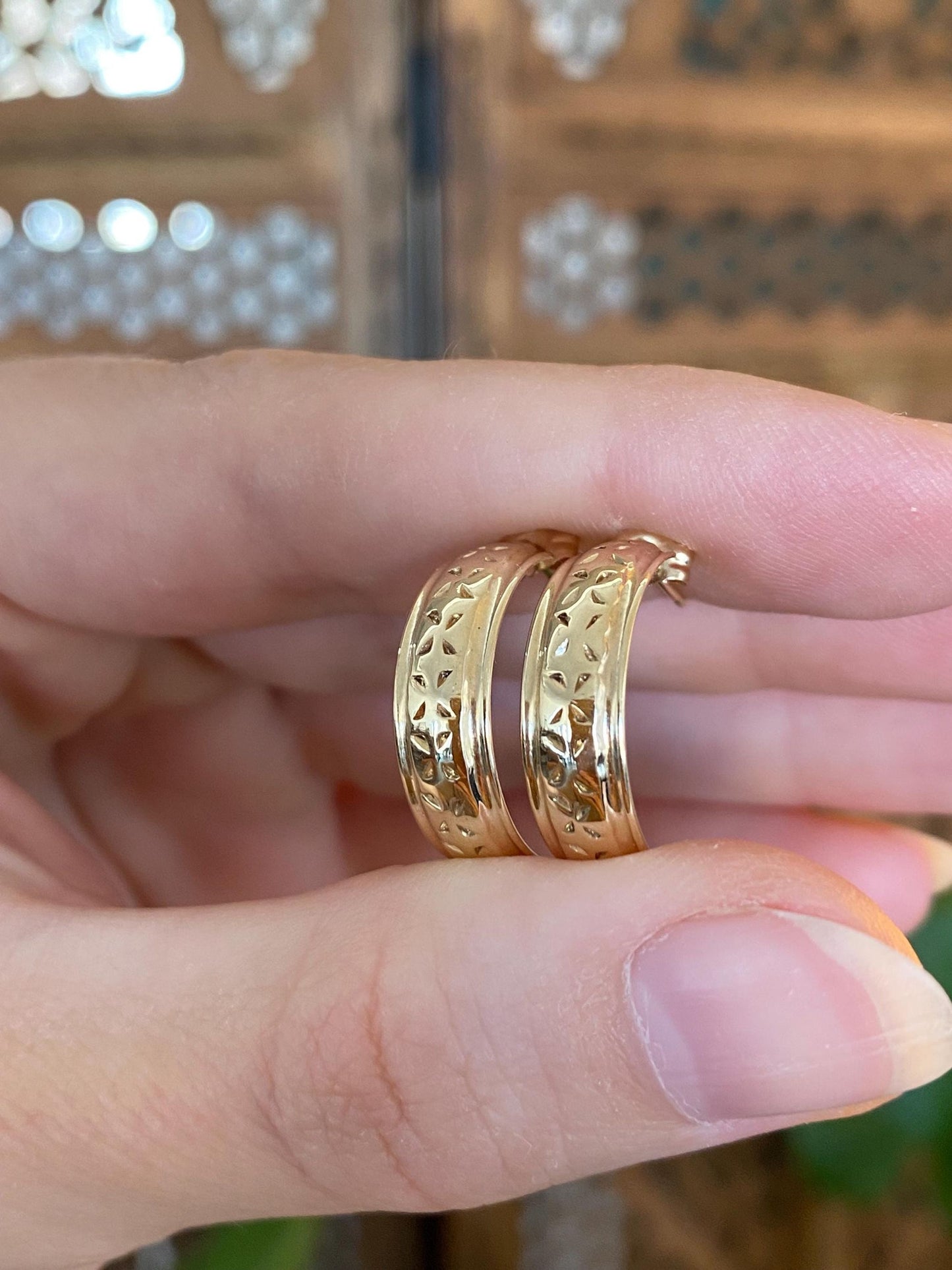 Vintage Solid 14k Yellow Gold Design Drop Earrings