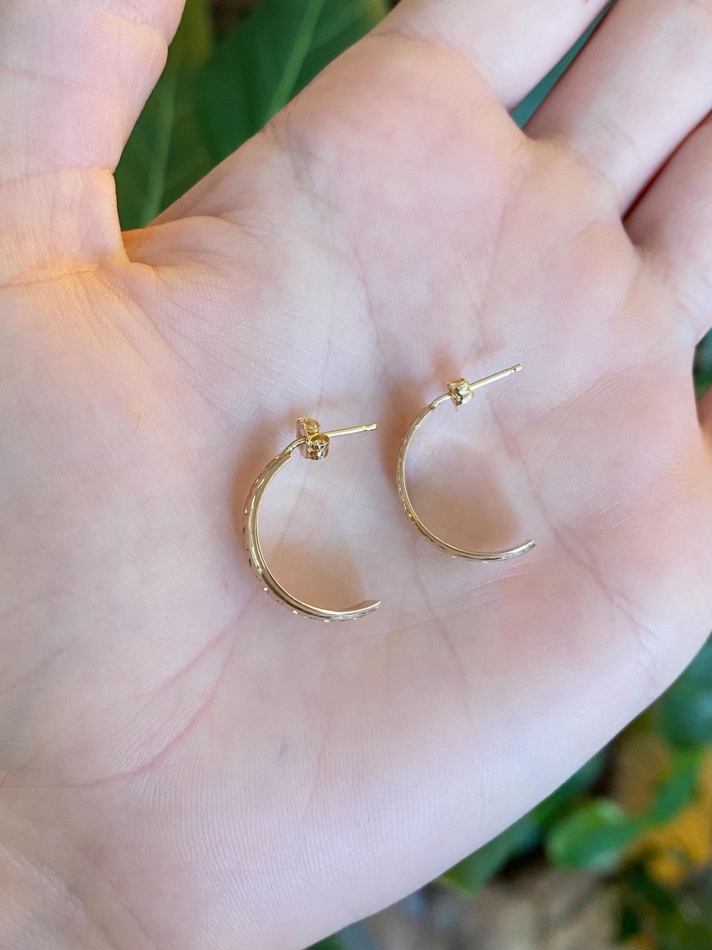 Vintage Solid 14k Yellow Gold Design Drop Earrings