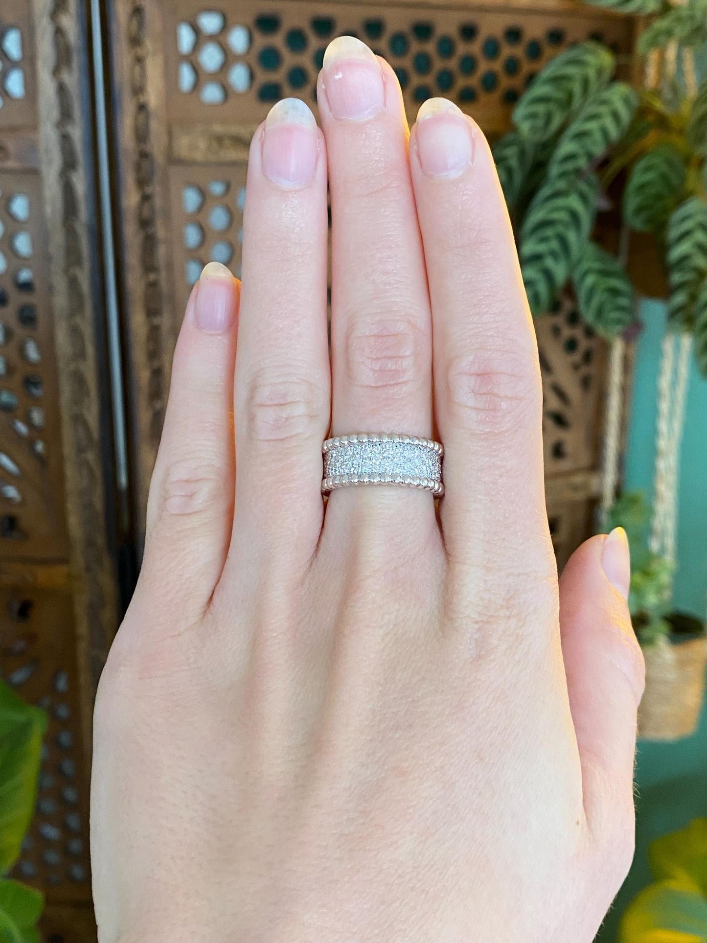 Vintage Solid 18k White Gold Diamond Ring Band - Size 6.25