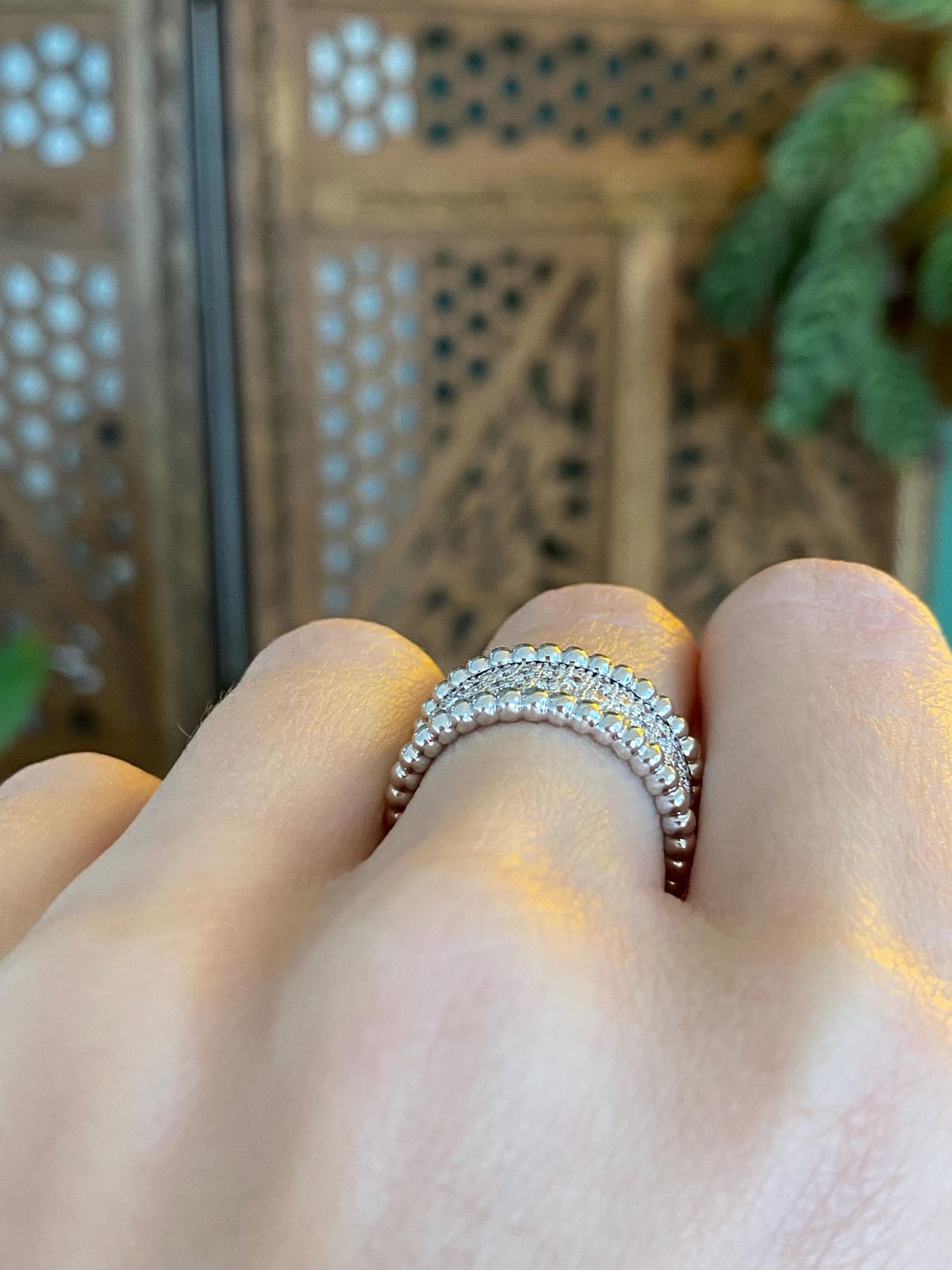 Vintage Solid 18k White Gold Diamond Ring Band - Size 6.25
