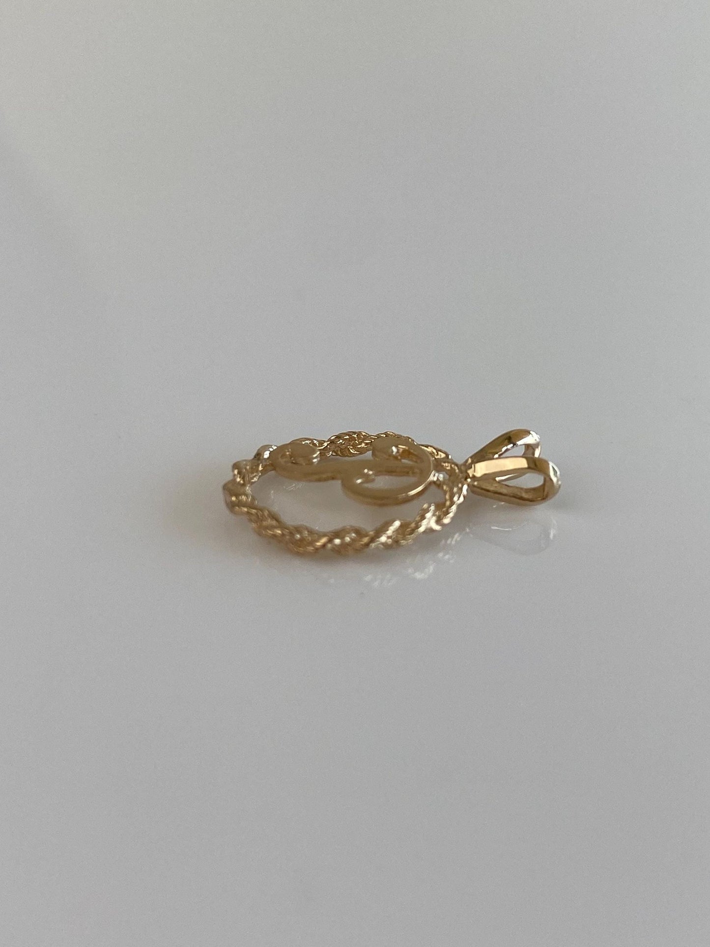 Vintage Solid 14k Yellow Gold Initial 'P' Rope Border Charm