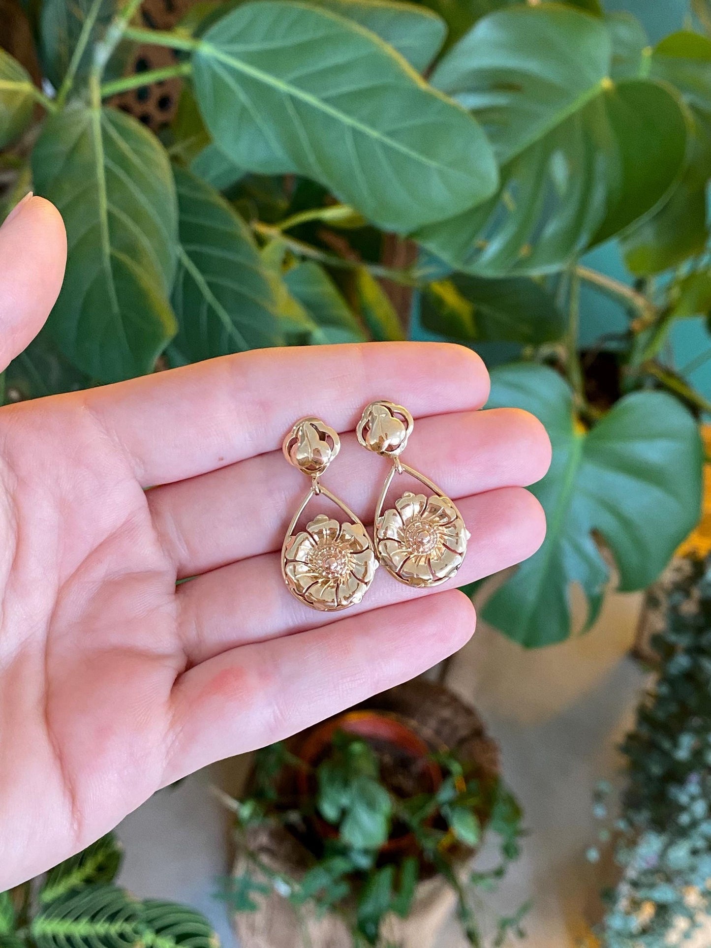 Vintage Solid 14k Yellow Gold Flower Dangle Stud Earrings