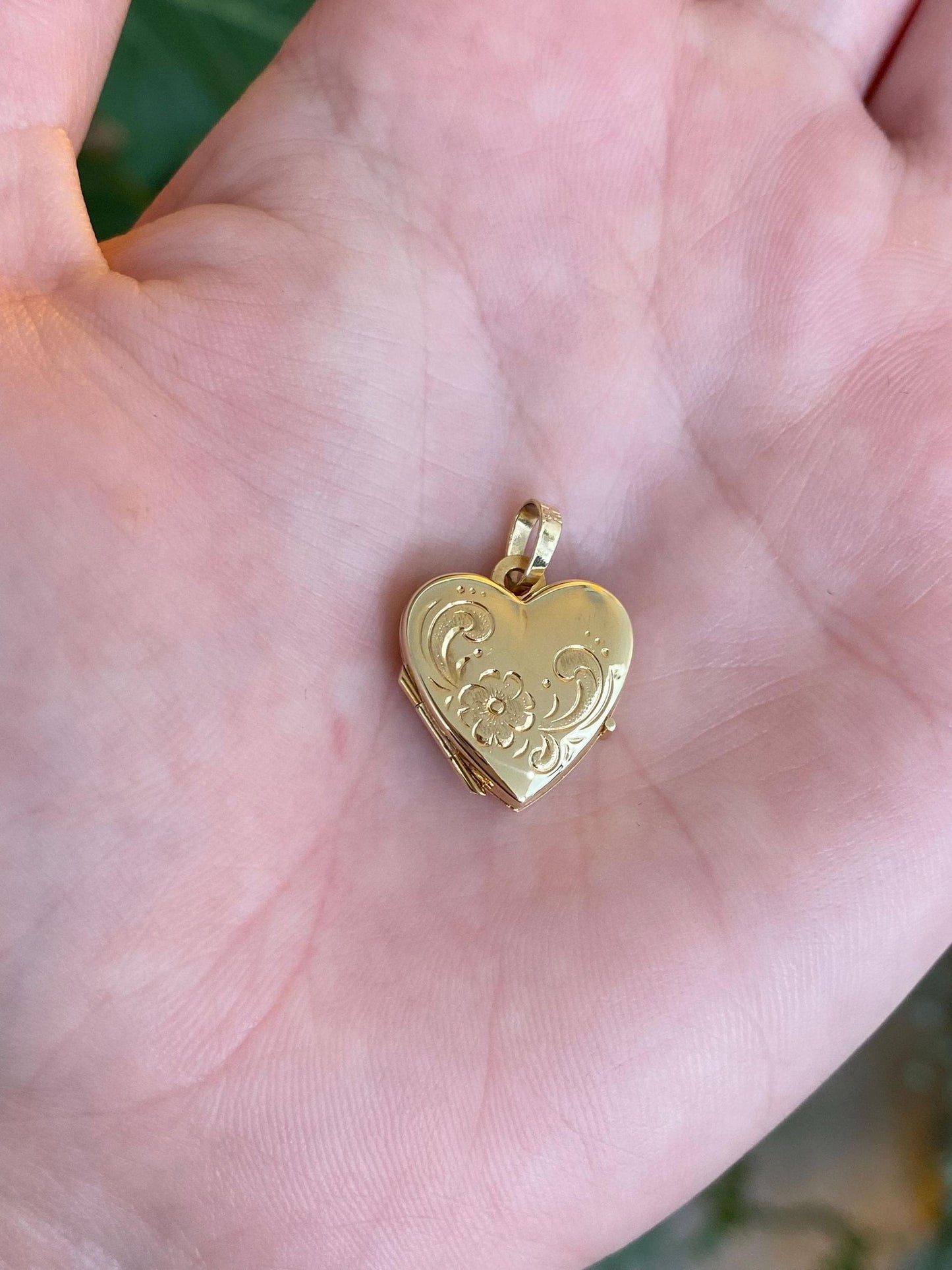 Vintage Solid 14k Yellow Gold Floral Heart Locket Charm