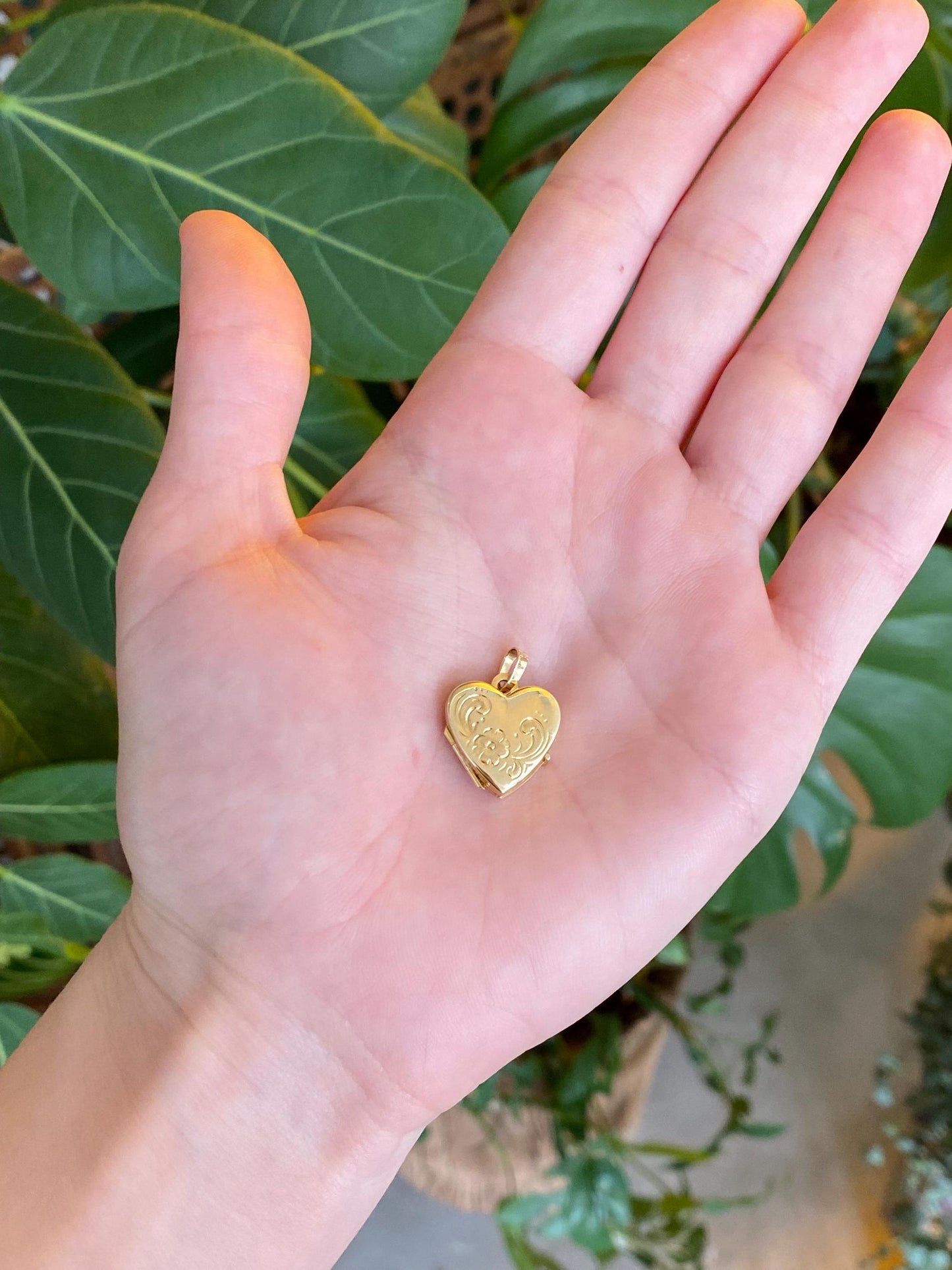 Vintage Solid 14k Yellow Gold Floral Heart Locket Charm