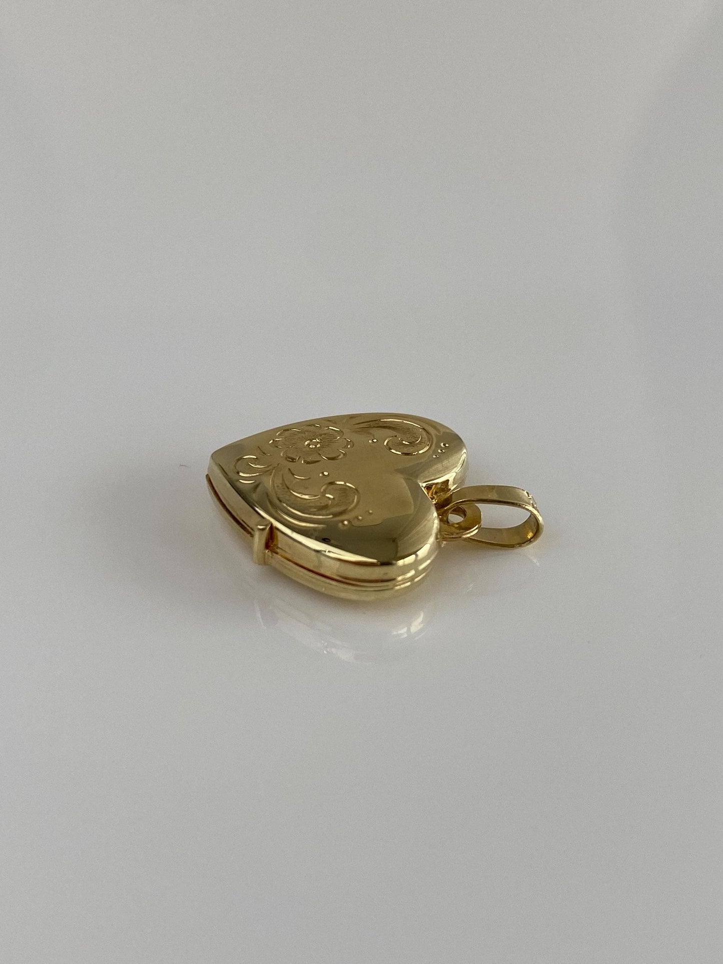Vintage Solid 14k Yellow Gold Floral Heart Locket Charm