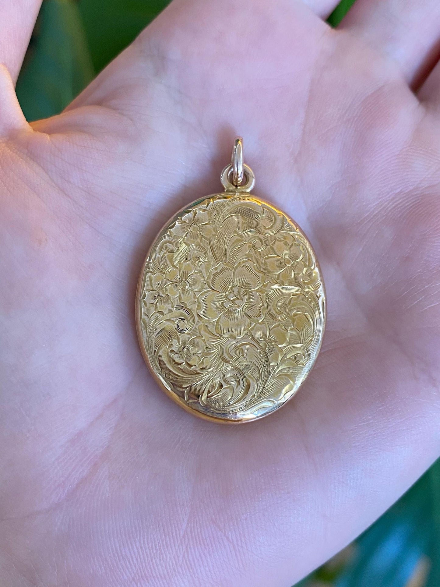 Vintage Solid 10k Yellow Gold Engraved Floral Locket Charm