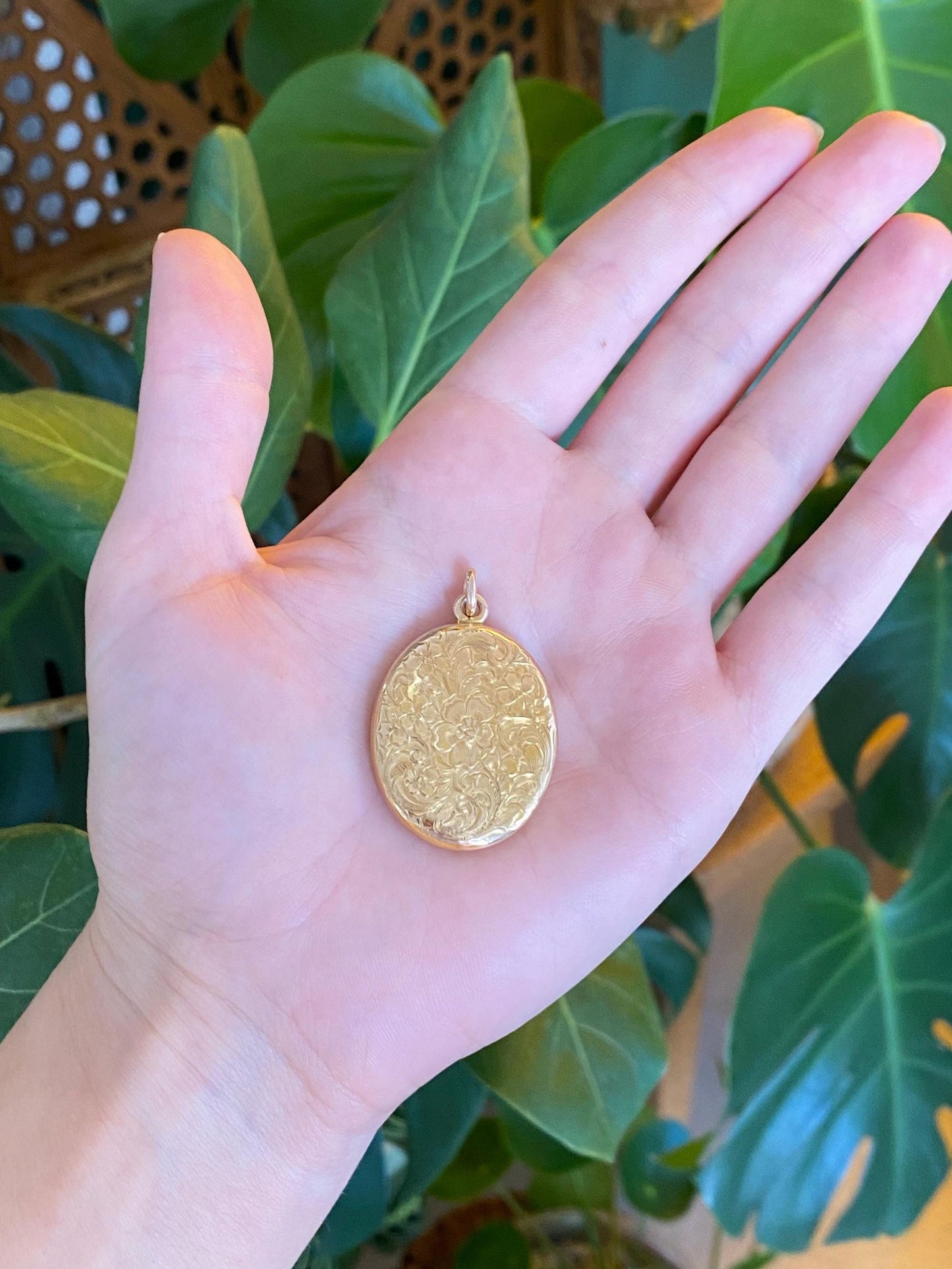 Vintage Solid 10k Yellow Gold Engraved Floral Locket Charm