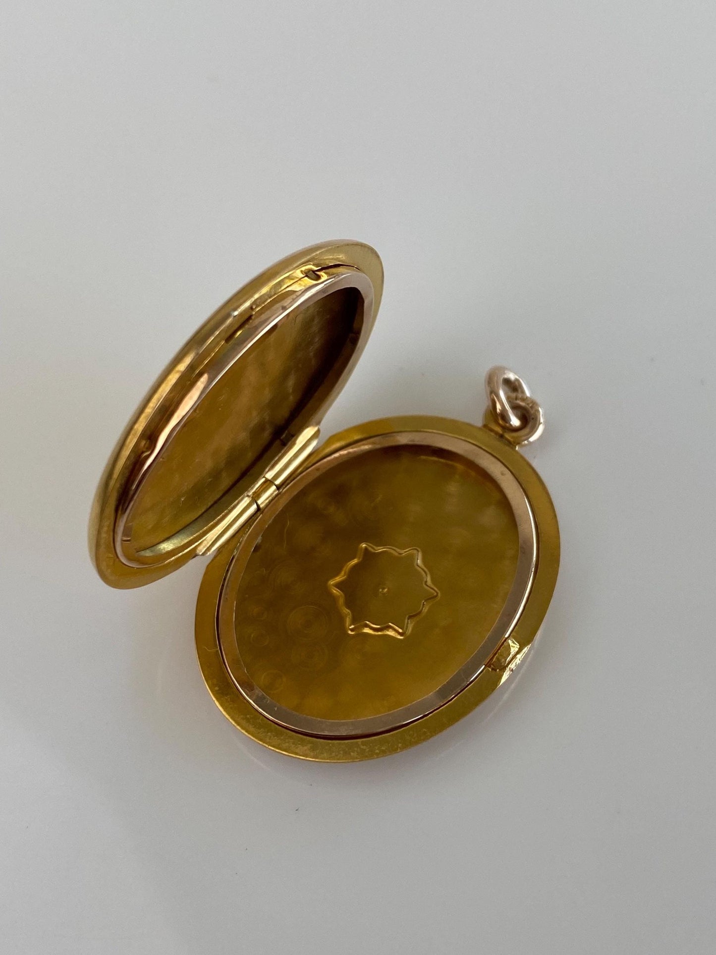 Vintage Solid 10k Yellow Gold Engraved Floral Locket Charm